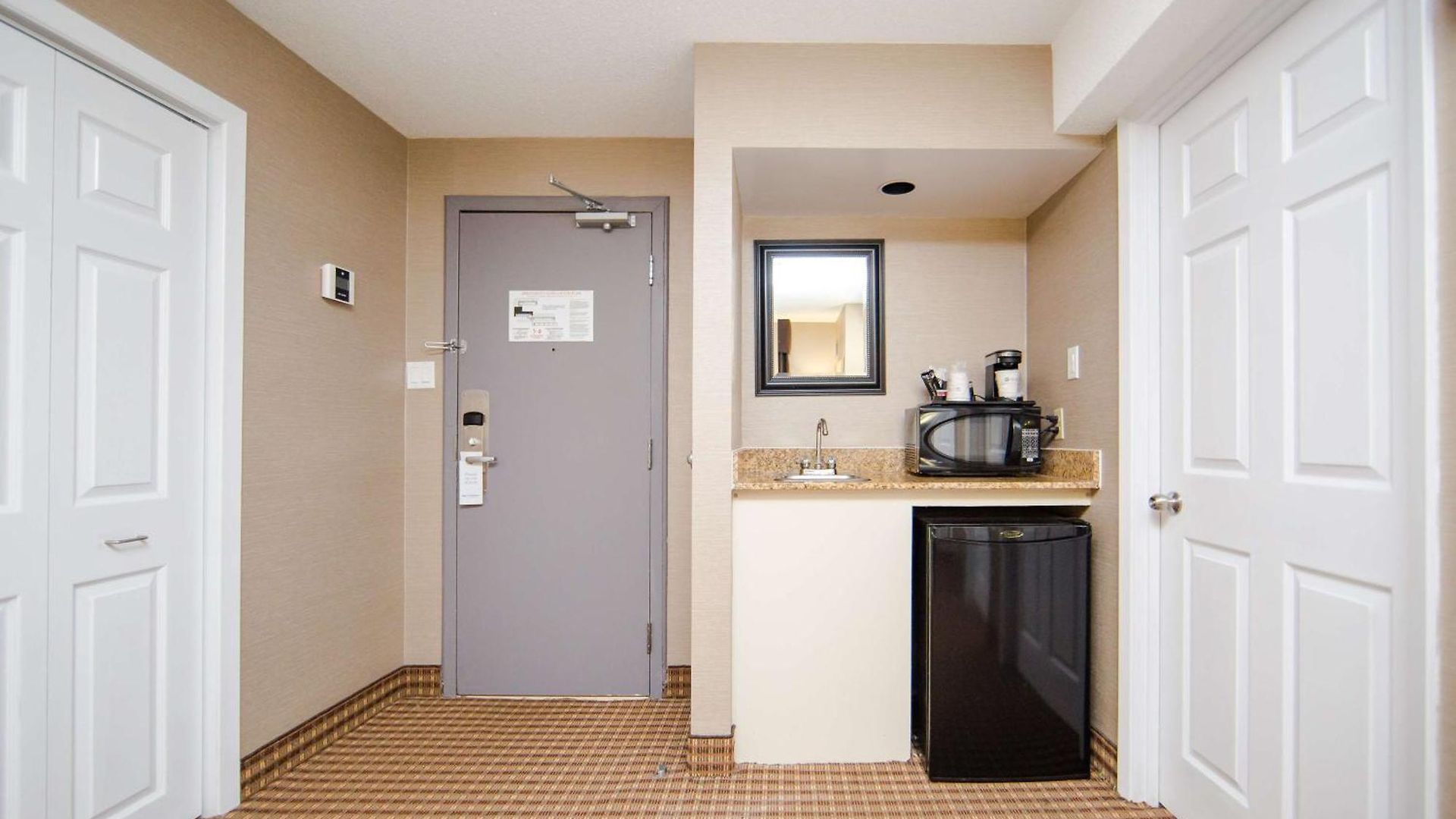 Western Kanata And Conference Centre Hotel 3*