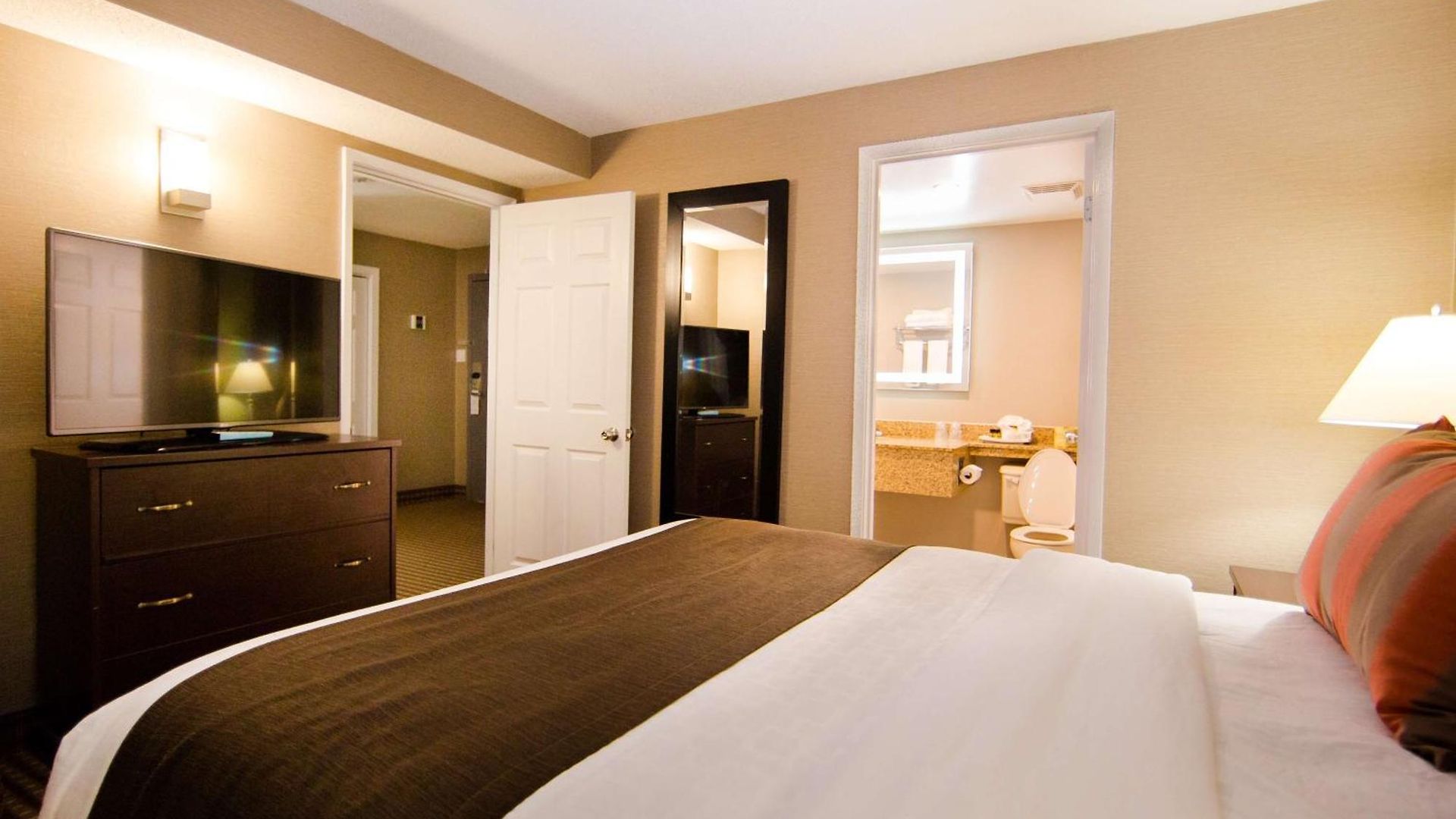 Western Kanata And Conference Centre Hotel 3*