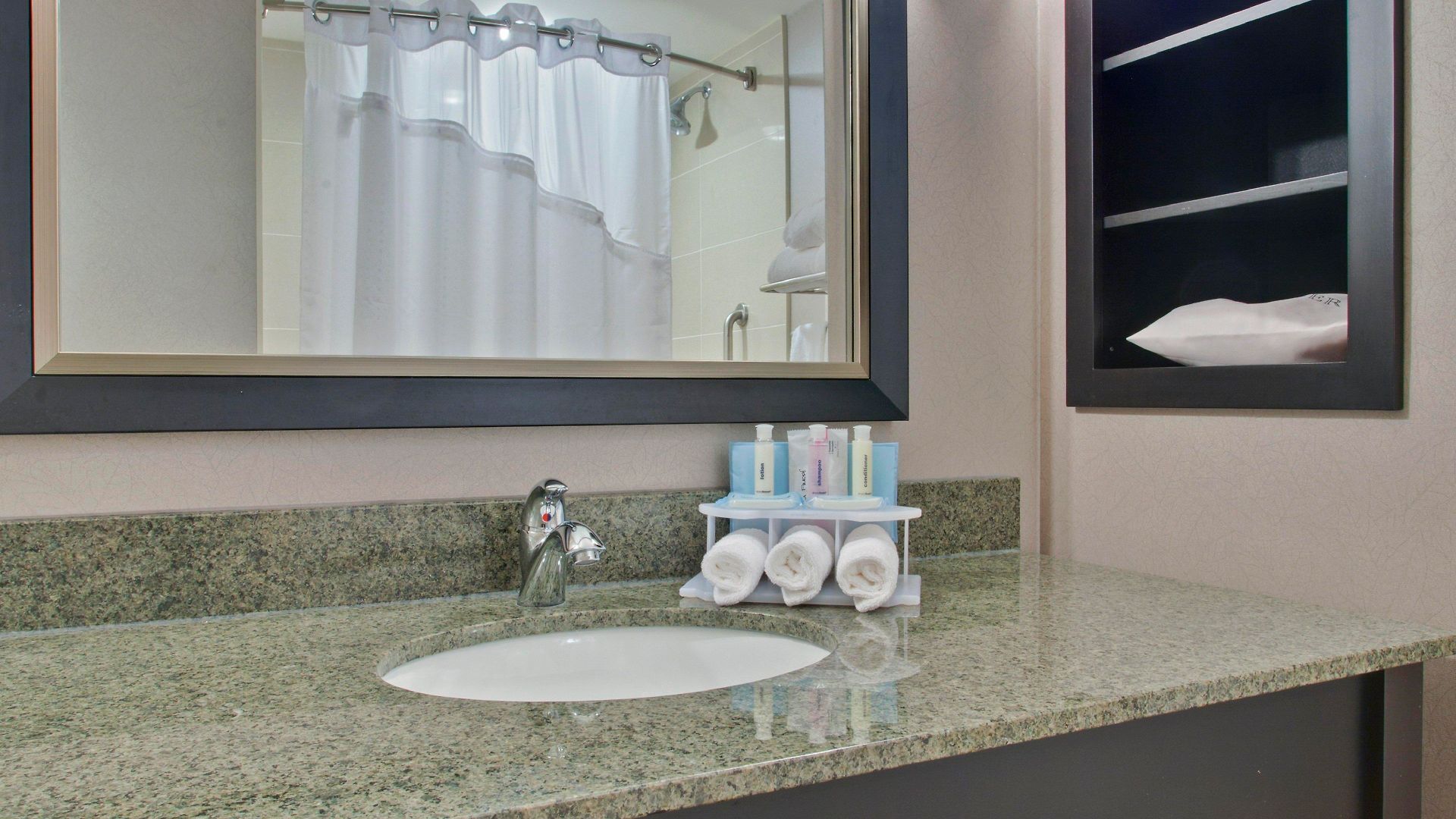Hotel Express & West - Nepean By Ihg