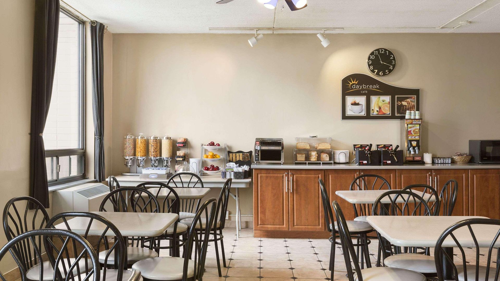 Days By Wyndham West Hotel 3*