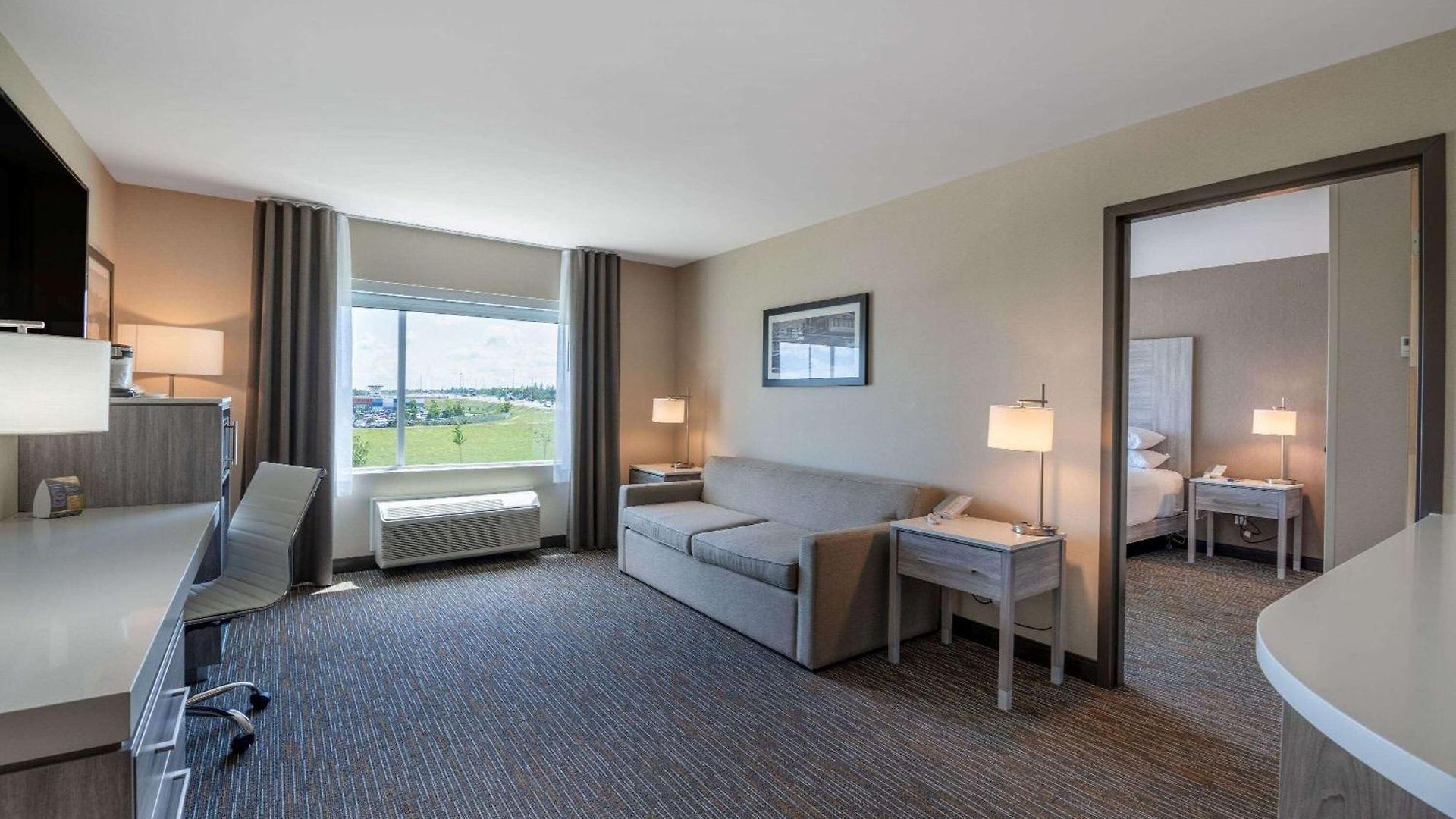 Wingate By Wyndham Kanata West Hotel 3*