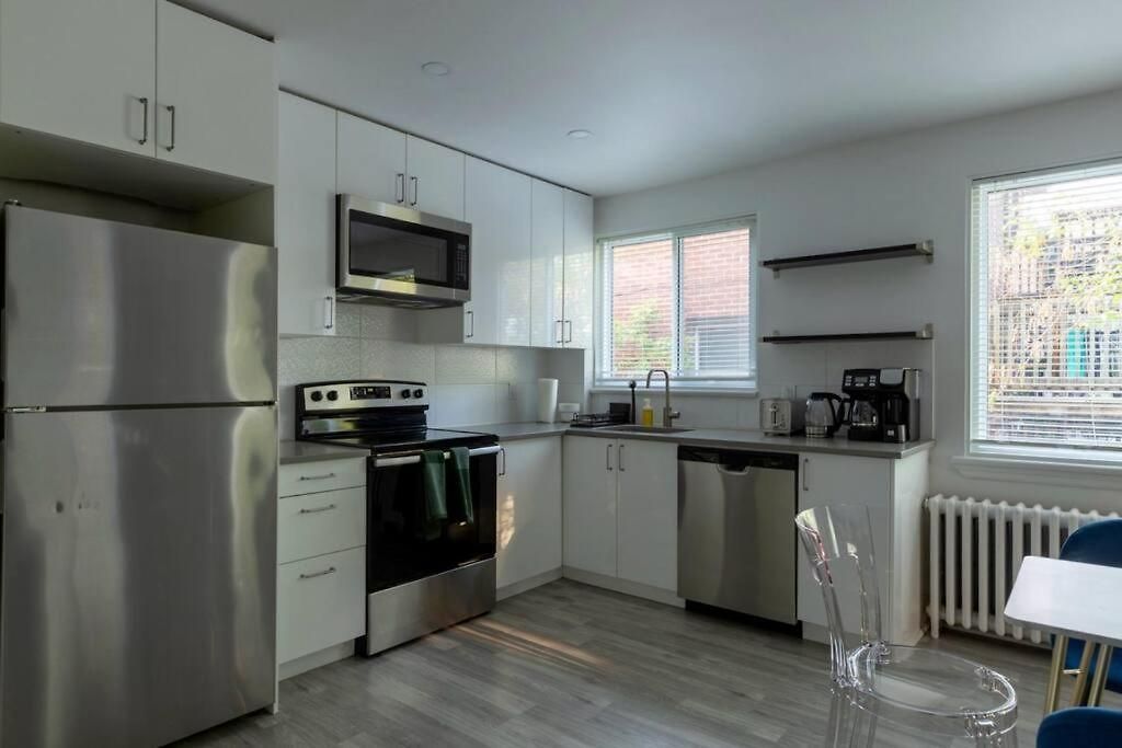 Executive 3Br With Ac Monthly Stays East Ottawa Apartment
