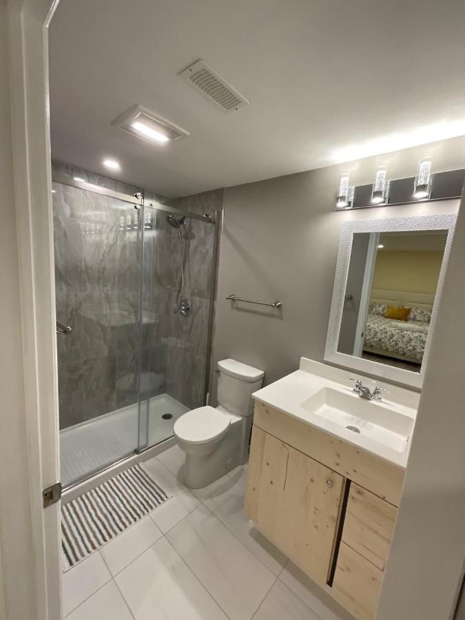 Beautiful Unit In Nepean 4*