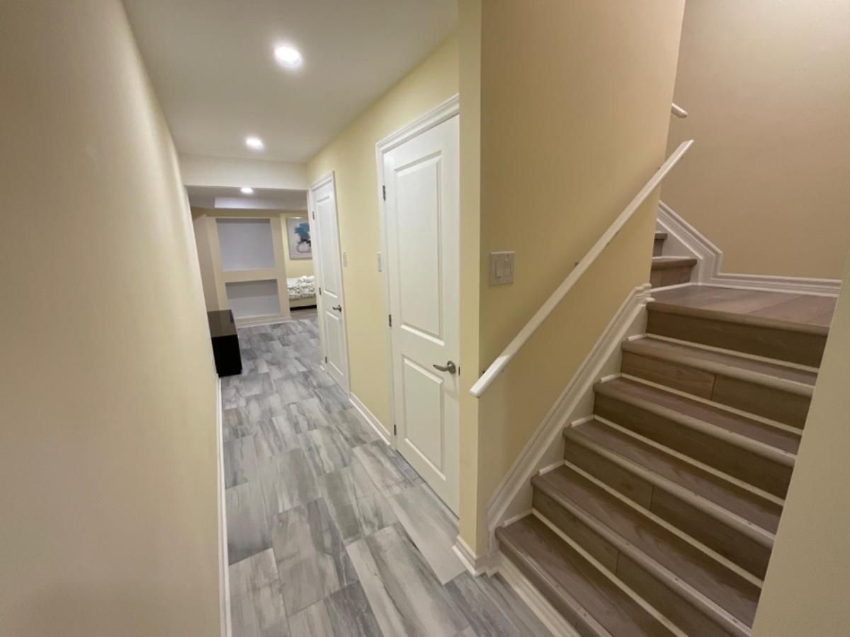 Beautiful Unit In Nepean Guest house 4*