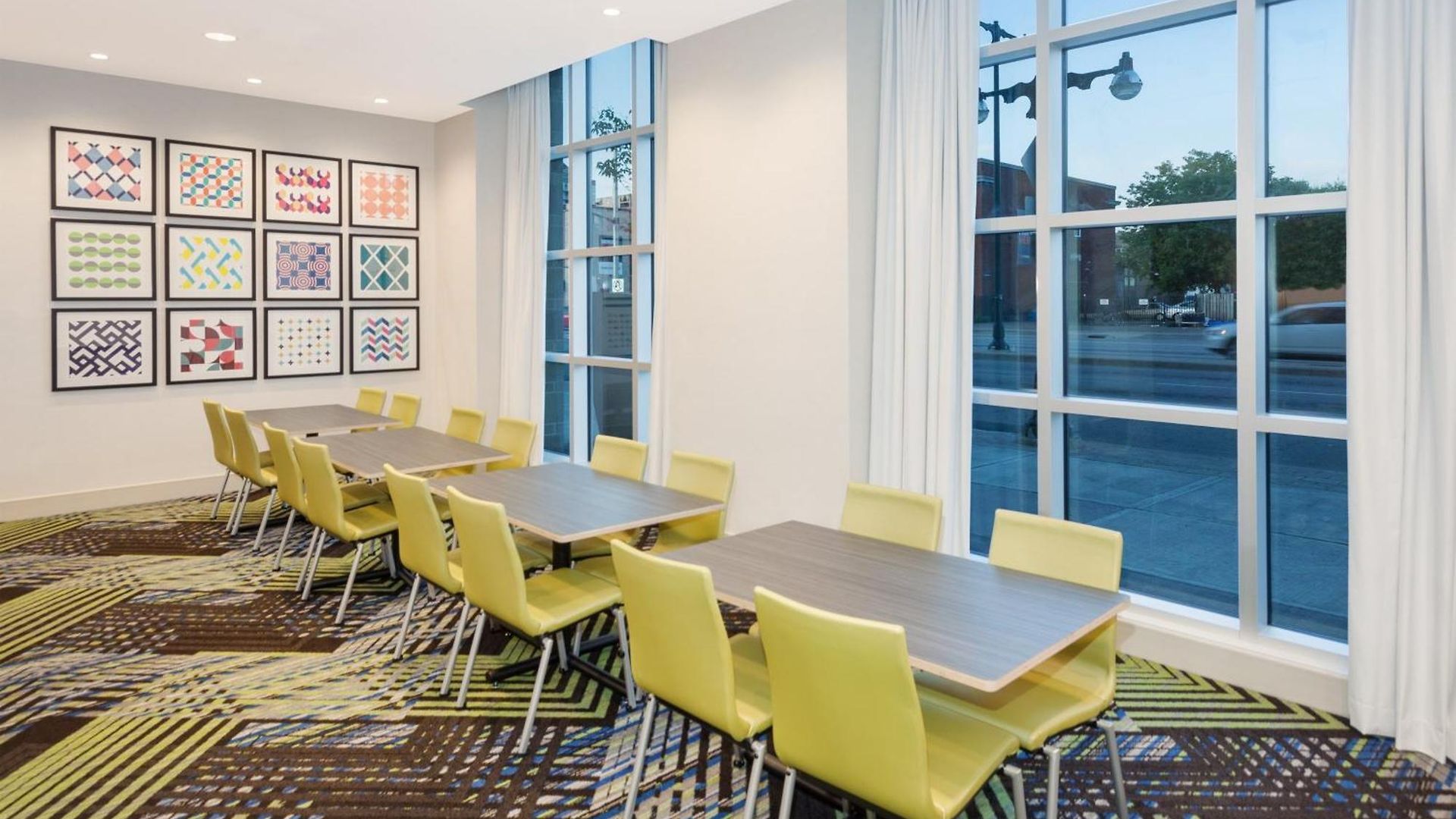 Express & Downtown East By Ihg Ottawa