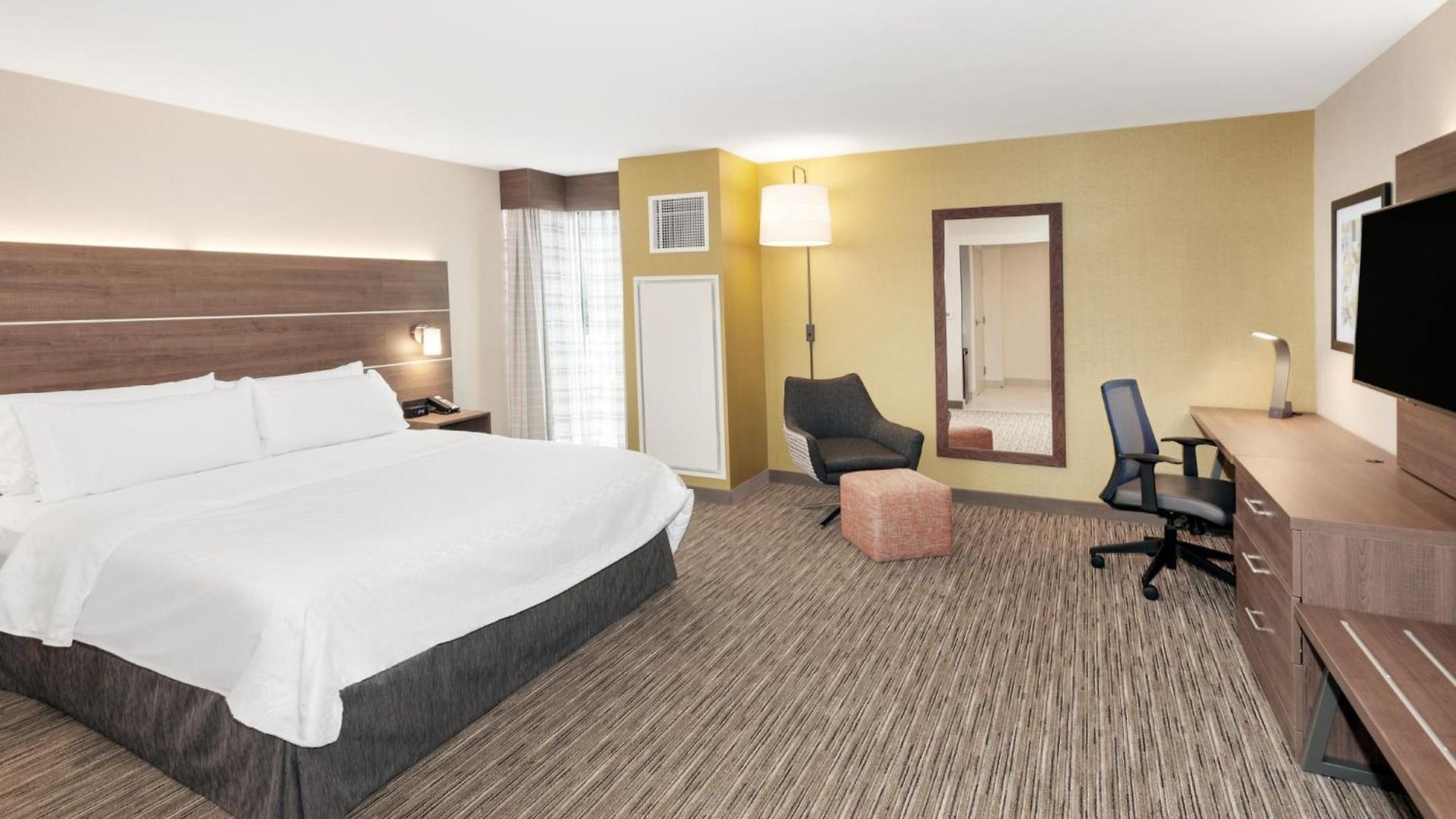 Express & Downtown East By Ihg Hotel 3*