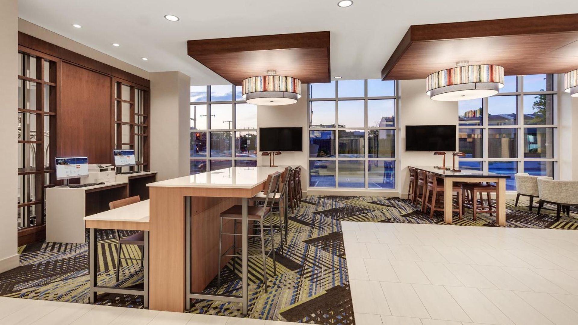 Hotel Express & Downtown East By Ihg 3*