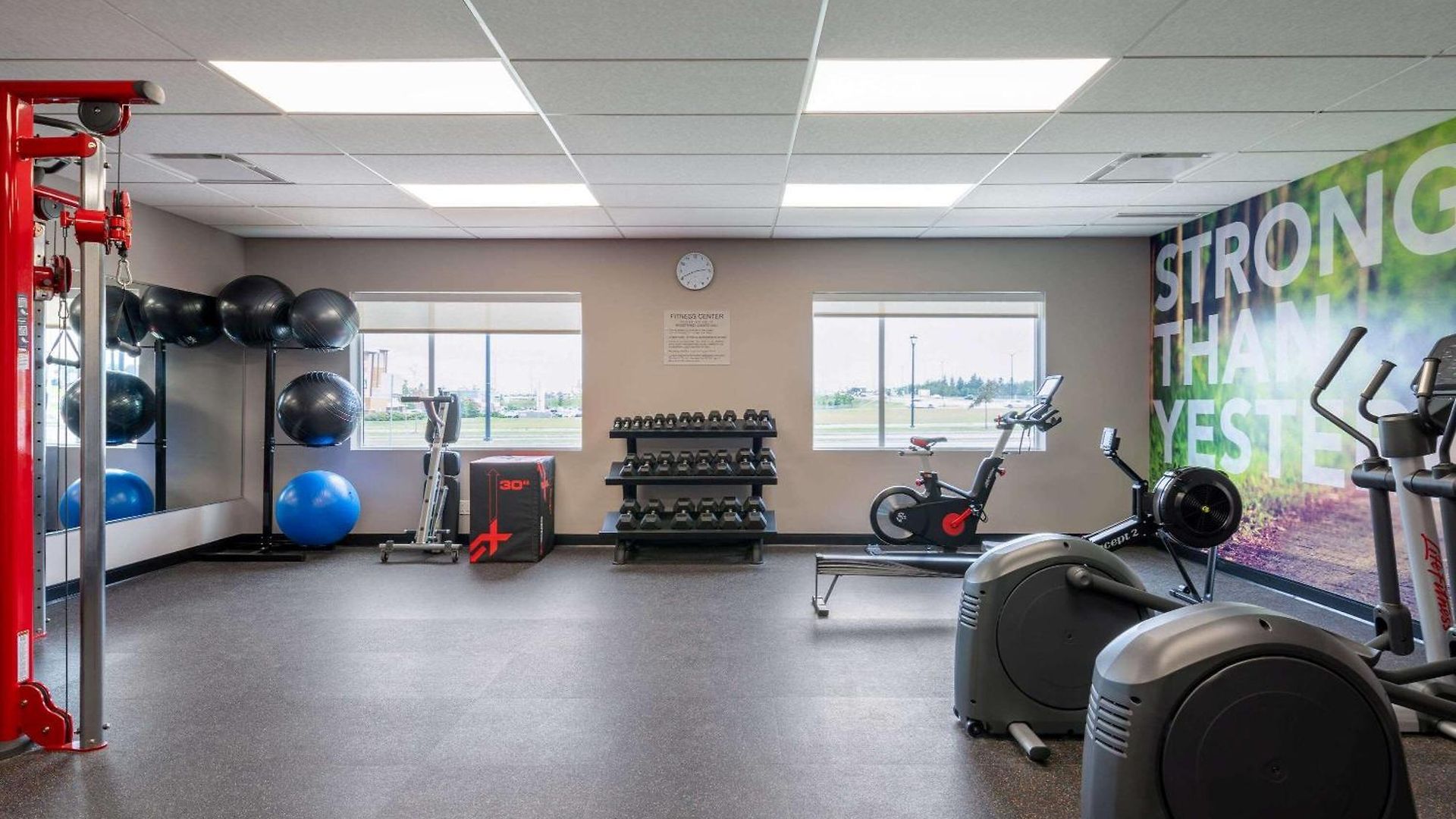 Wingate By Wyndham Kanata West Hotel 3*