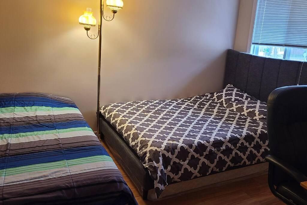 Entire 9 Person House With Sky Light Apartment