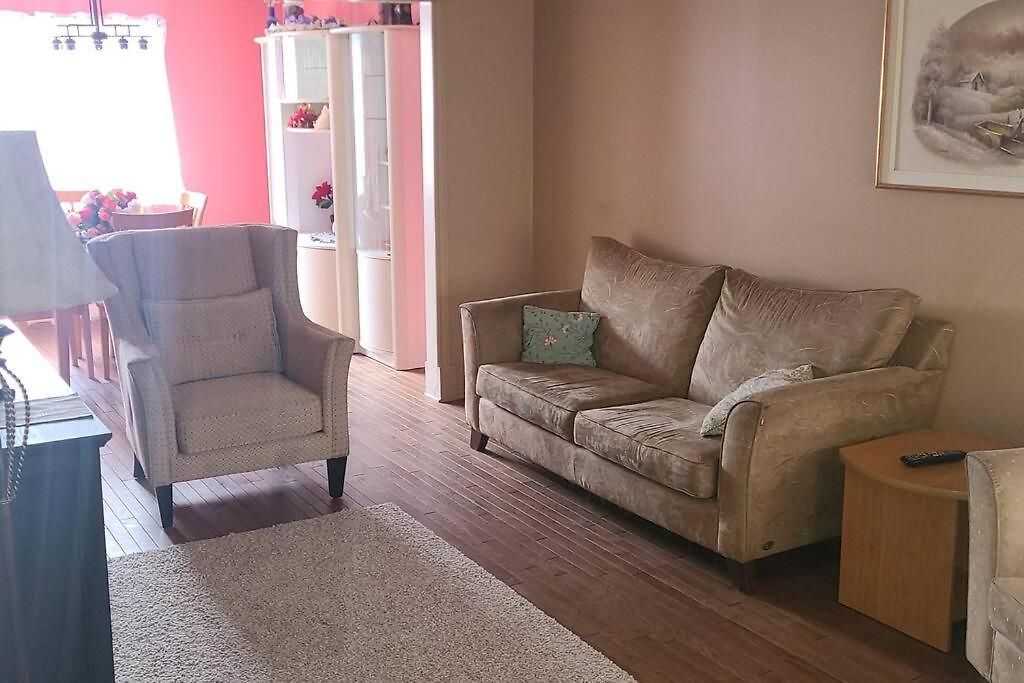 Entire 9 Person House With Sky Light Apartment Ottawa