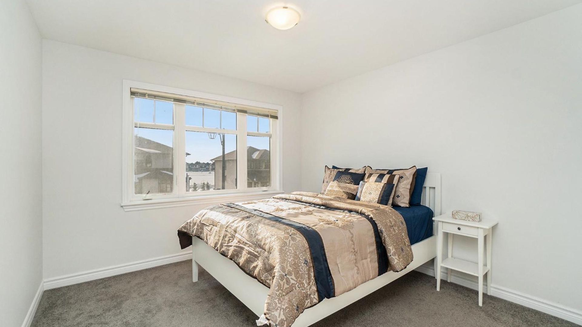 Fully Furnished 4 Bedroom House In Holiday home Ottawa