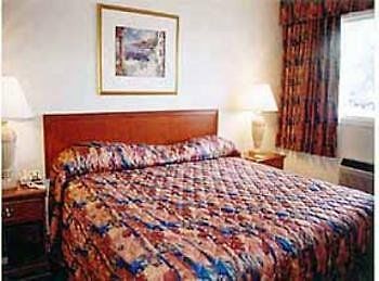 Plaza Downtown Hotel