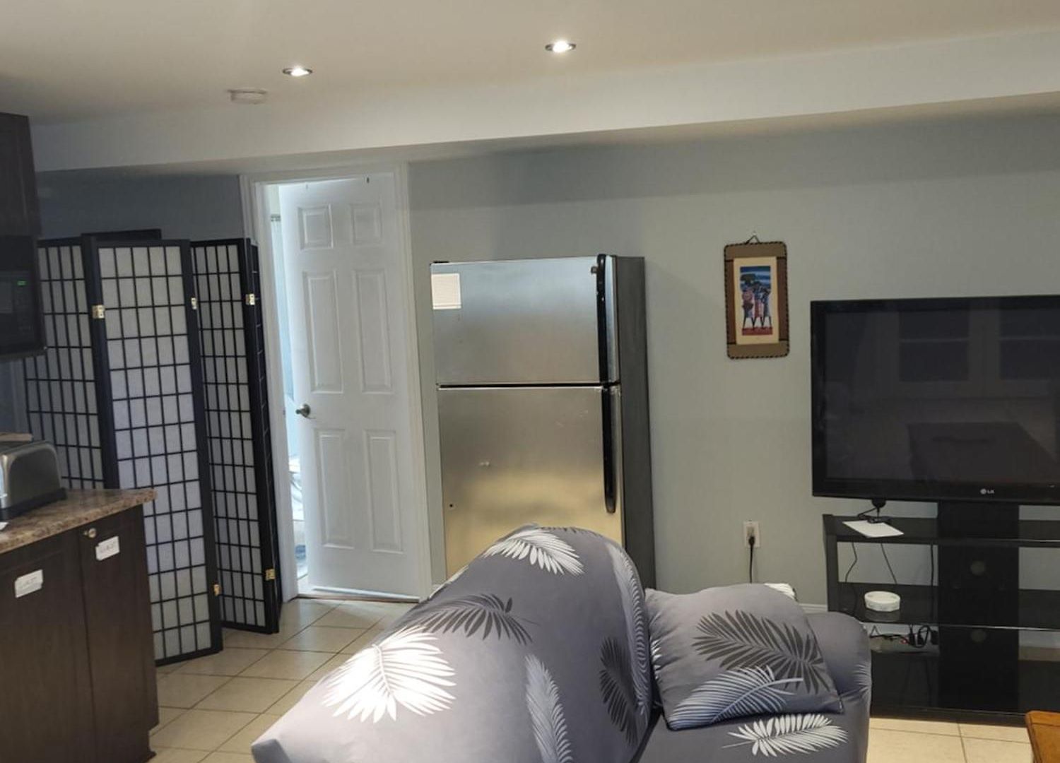 Lovely Guest Entire Minutes From Airport Guest house Ottawa