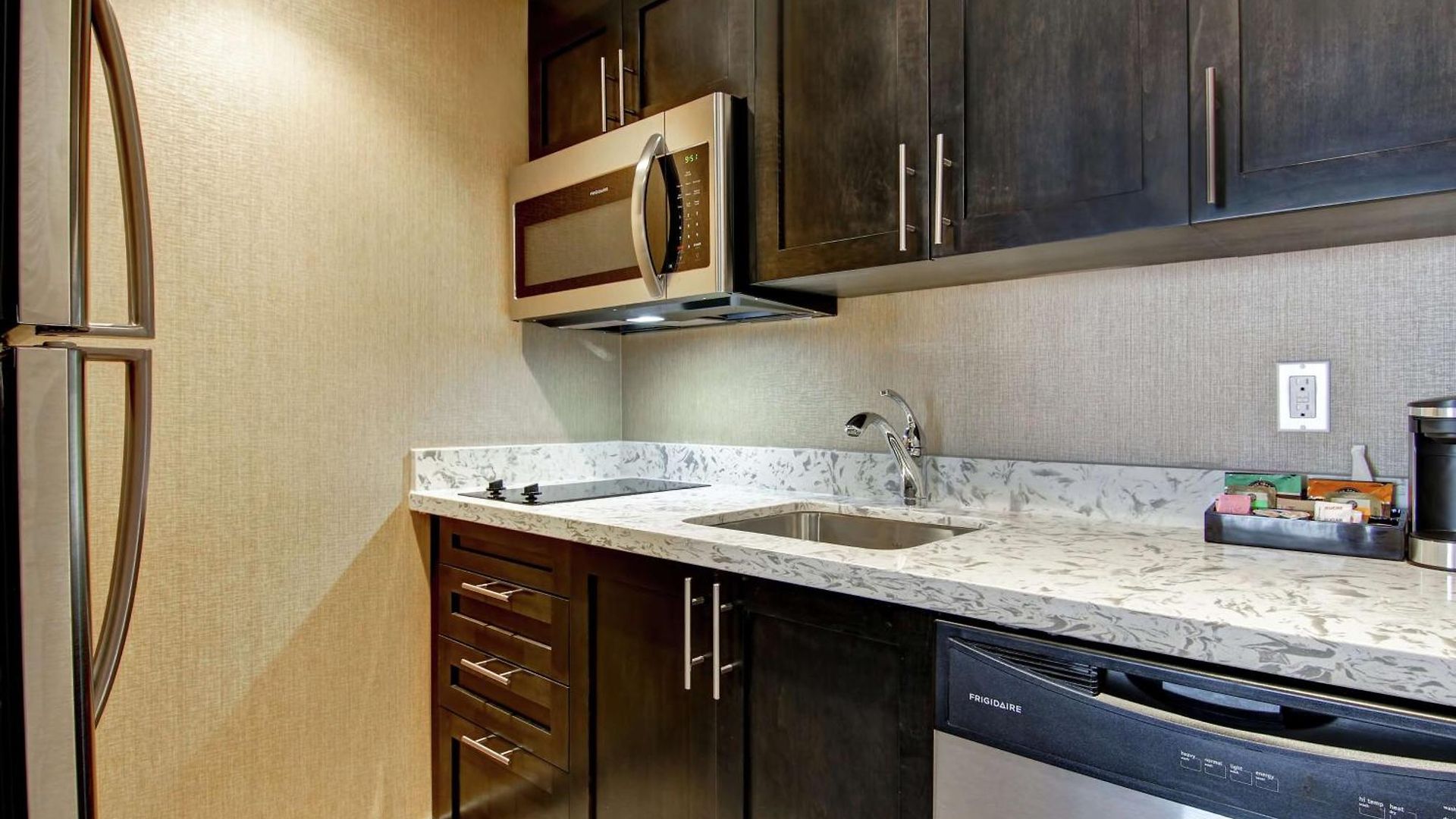 Hotel Homewood By Hilton Kanata 3*