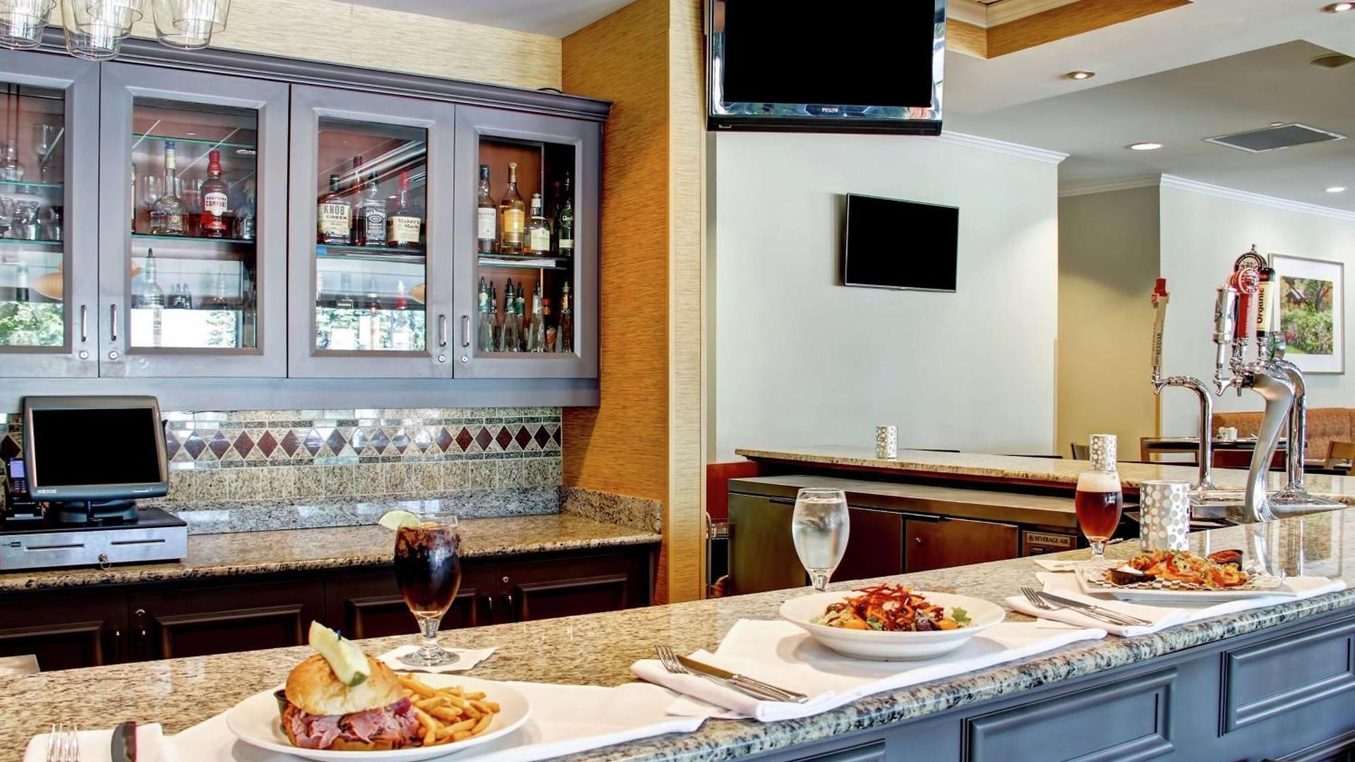 Hilton Garden Airport Hotel