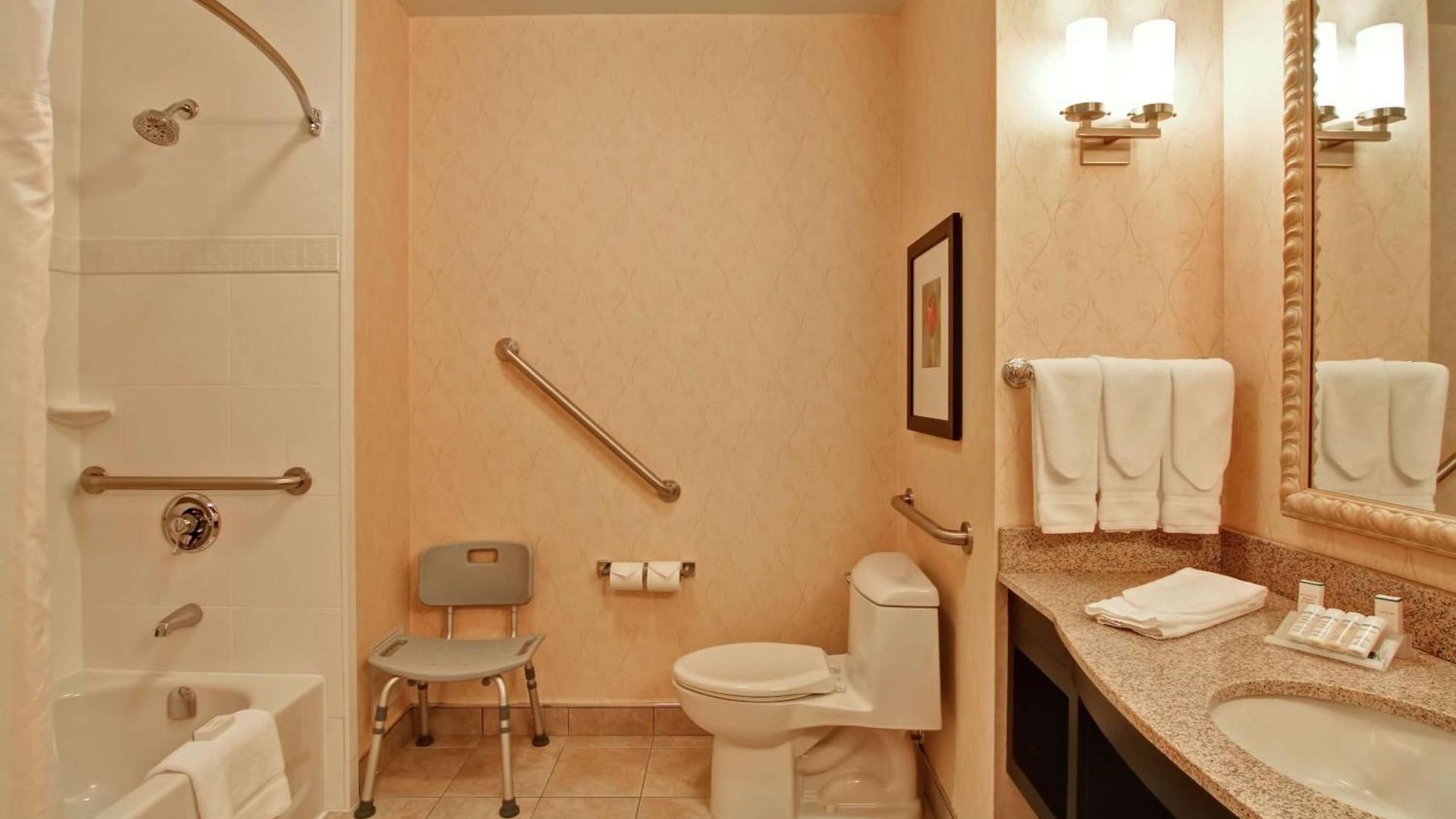 Hilton Garden Airport 3*