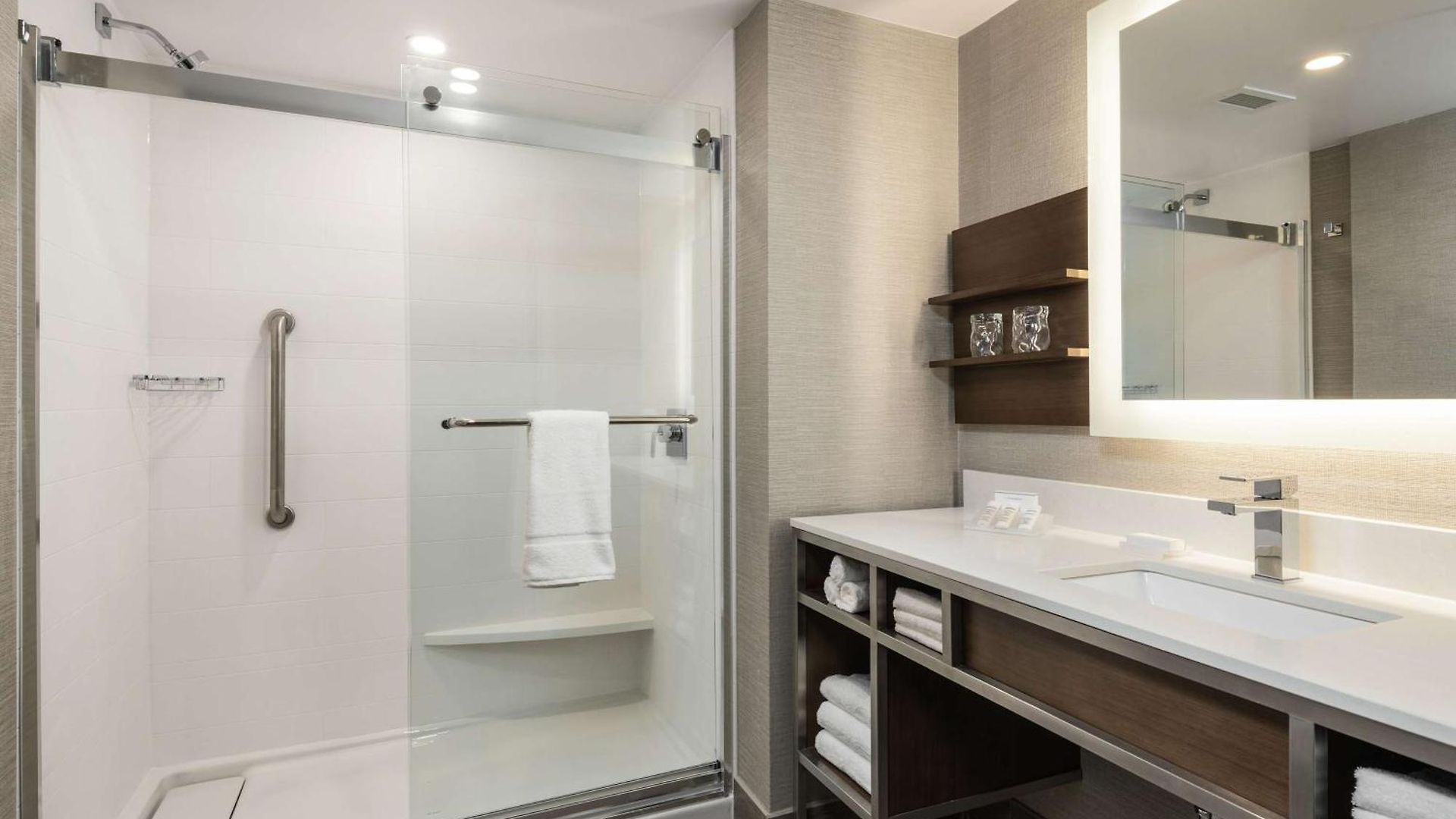 Hilton Garden Downtown 3* Ottawa