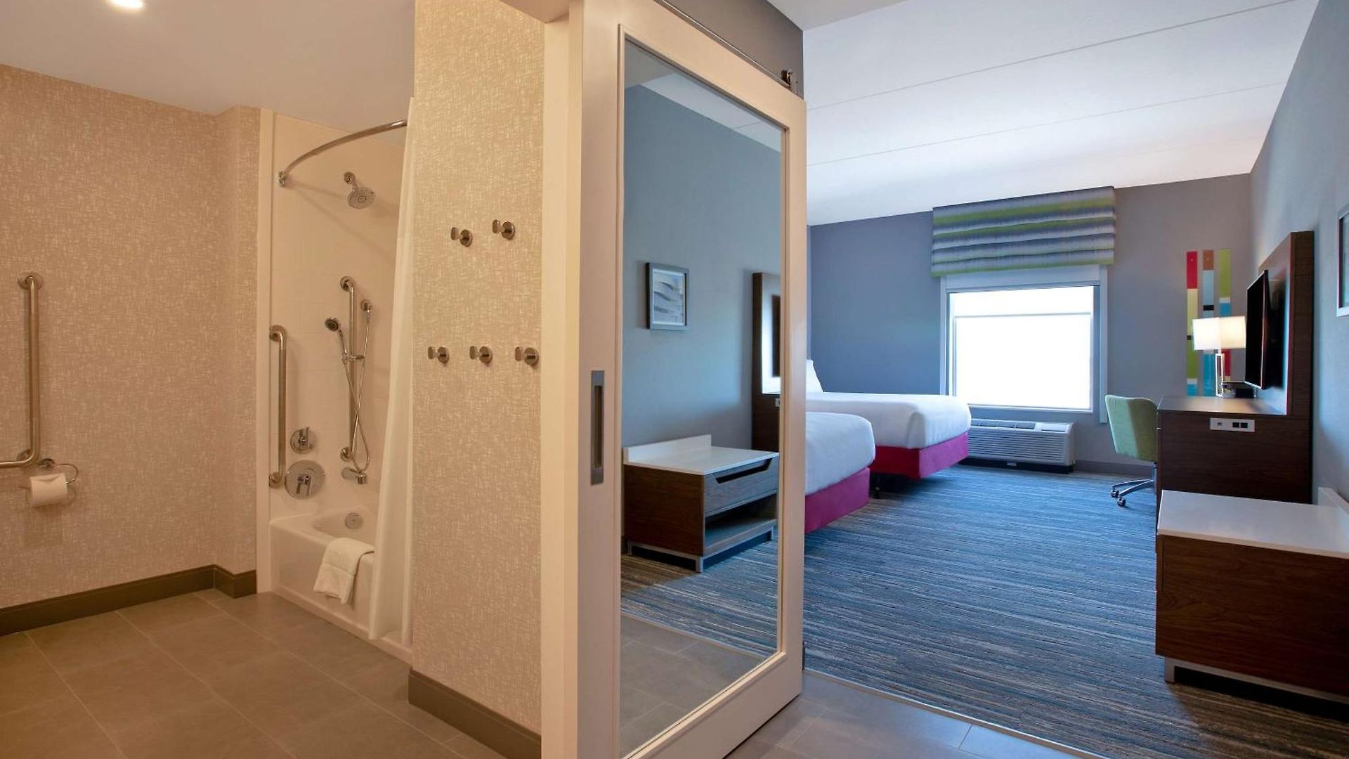 Hampton & West, Ontario, Canada Hotel
