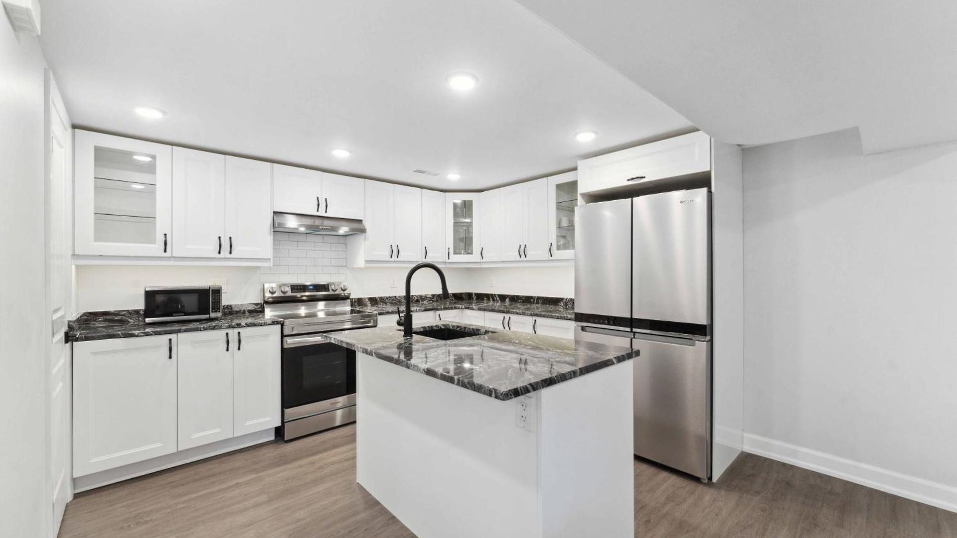 Modern 3br Apartment *