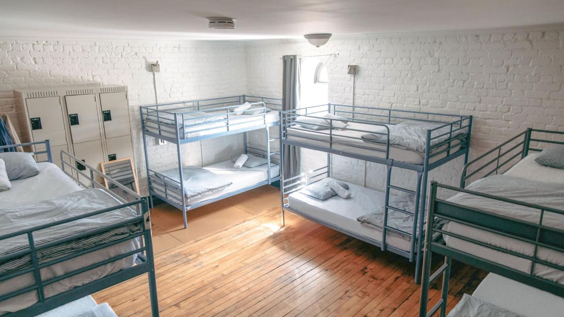 Saintlo Ottawa Jail Hostel *