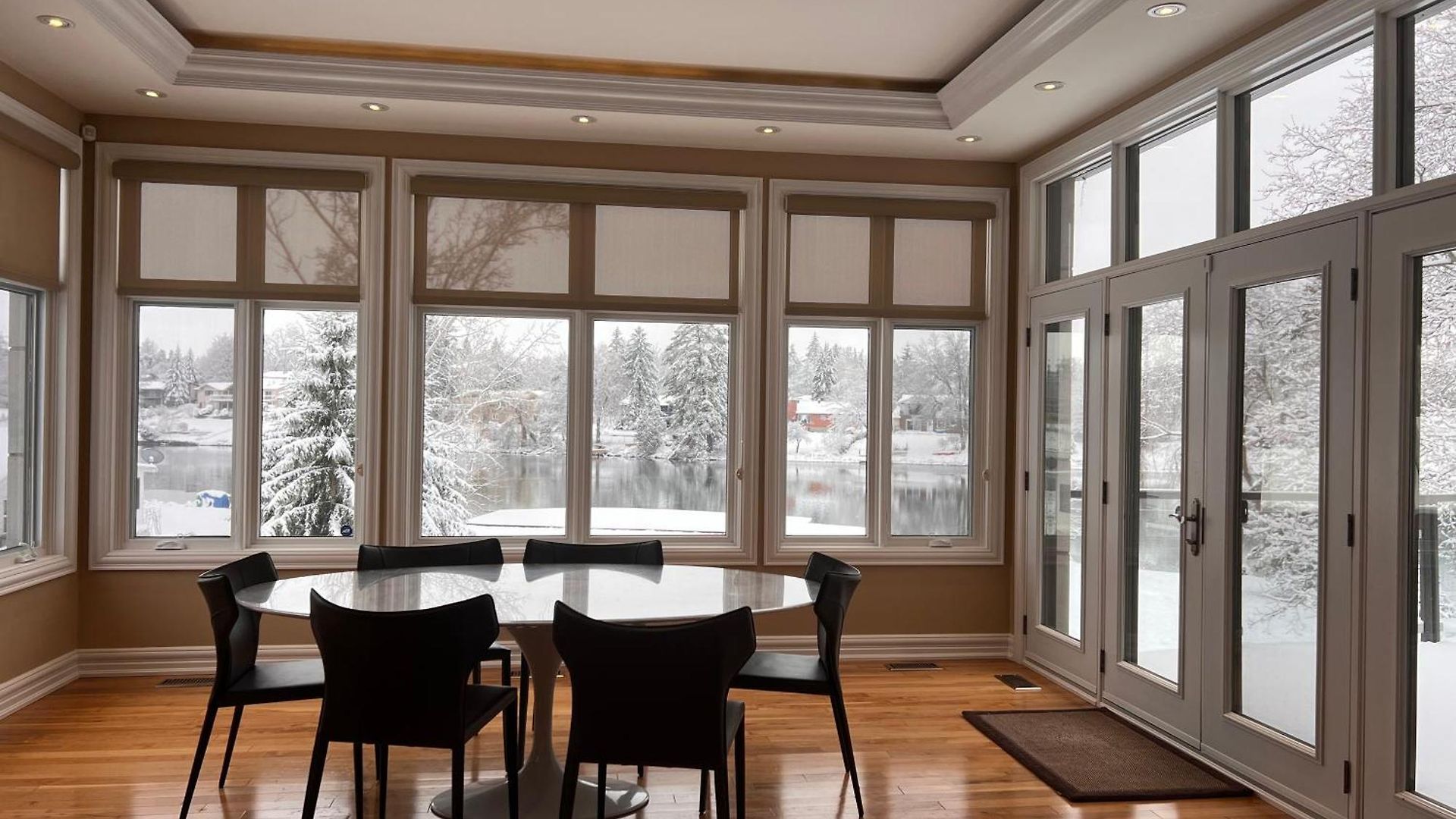 Manotick Villa *