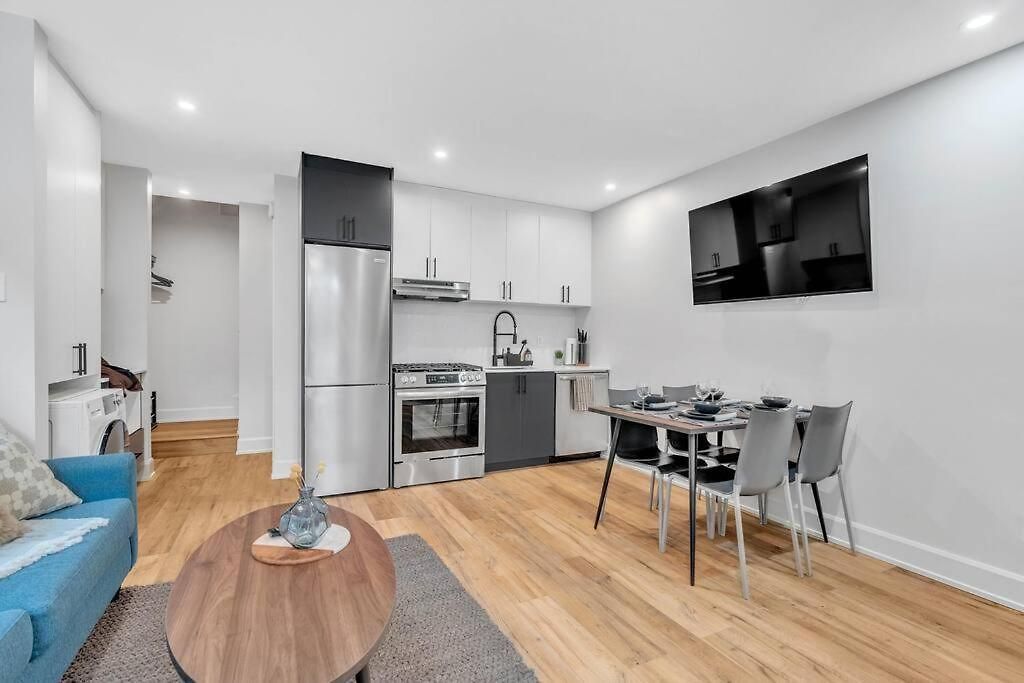 Capital West Apartment *