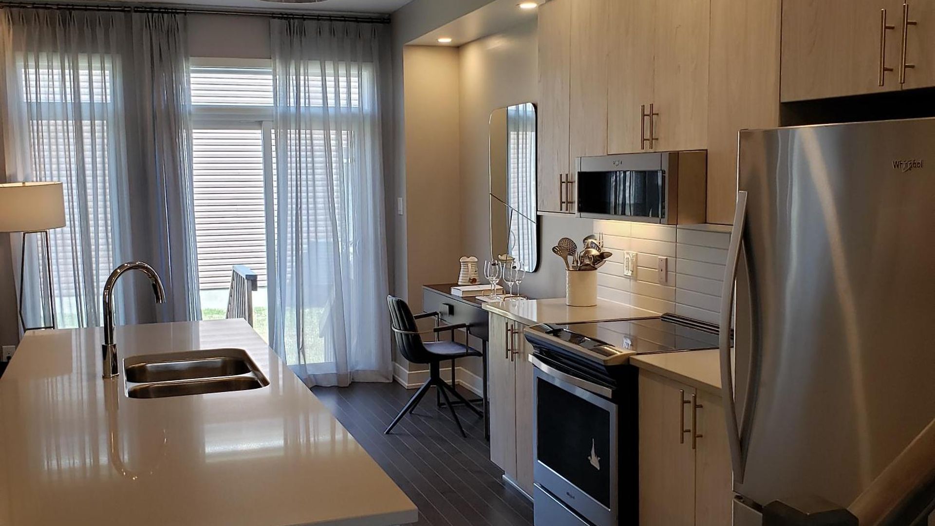 Lovely Townhouse For Short-term Homestay