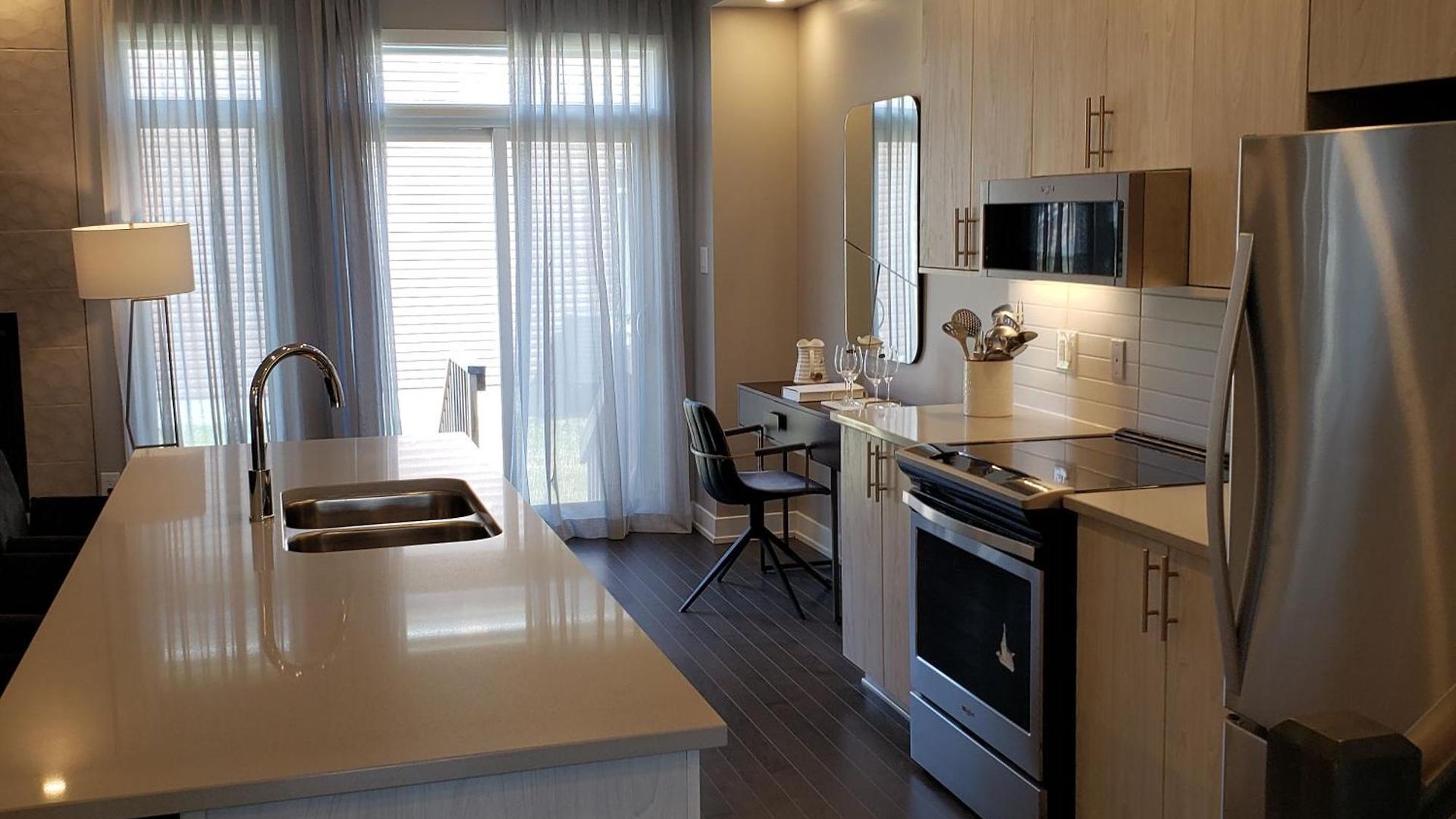 Lovely Townhouse For Short-term Homestay
