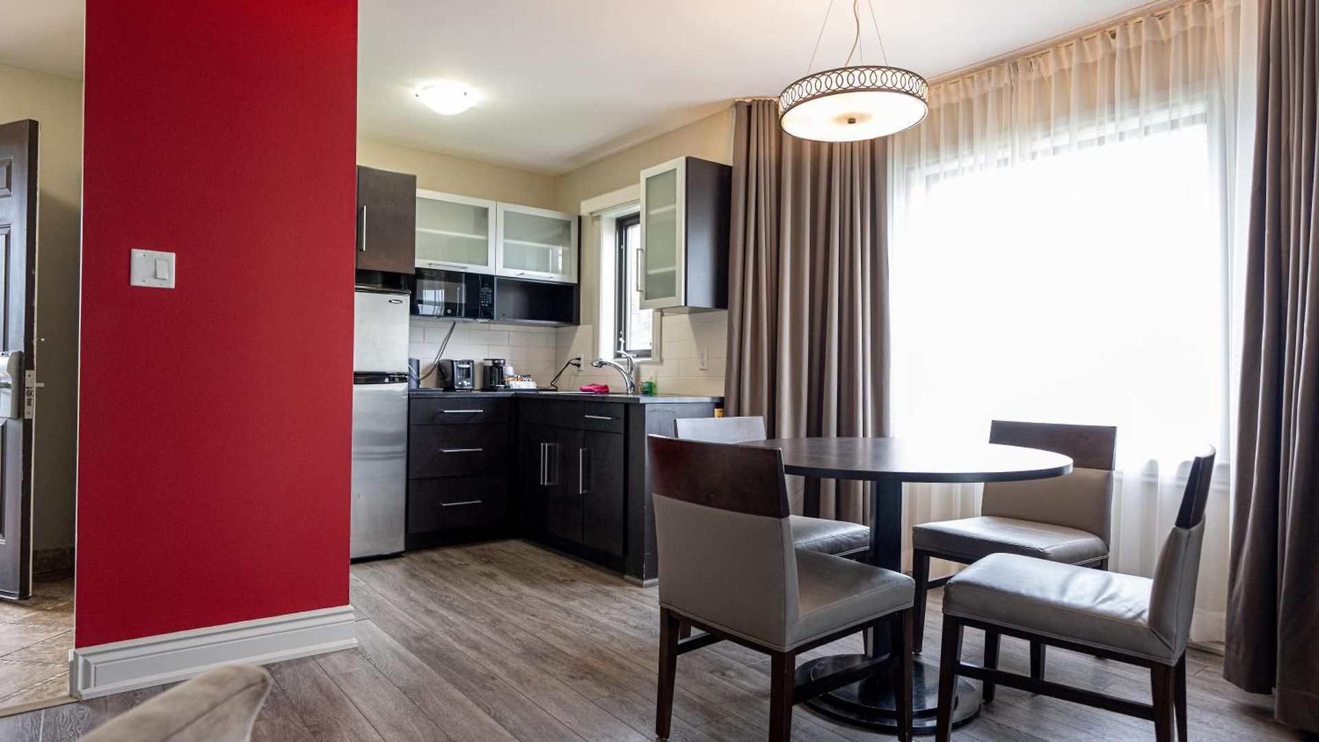 Ramada By Wyndham On The Rideau 3*