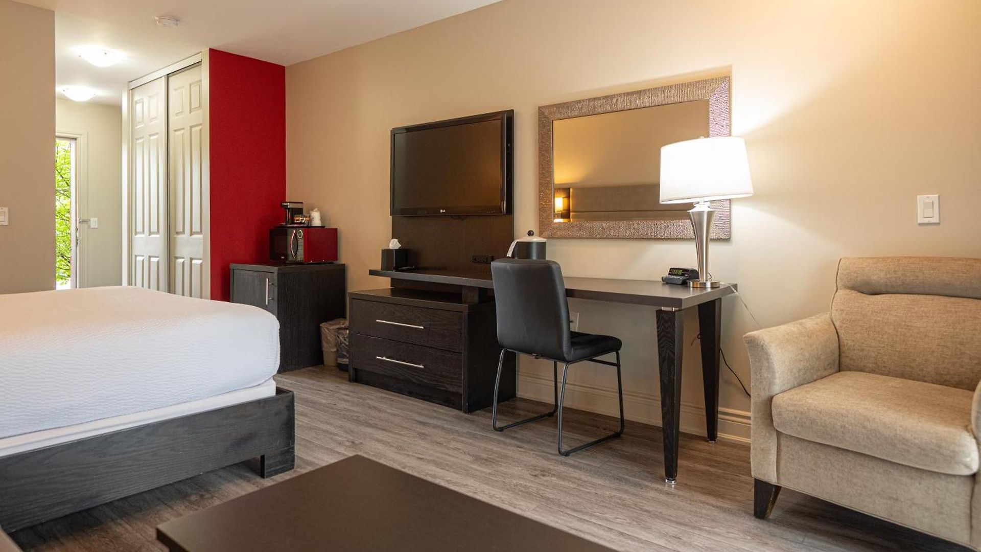 Ramada By Wyndham On The Rideau Hotel 3*