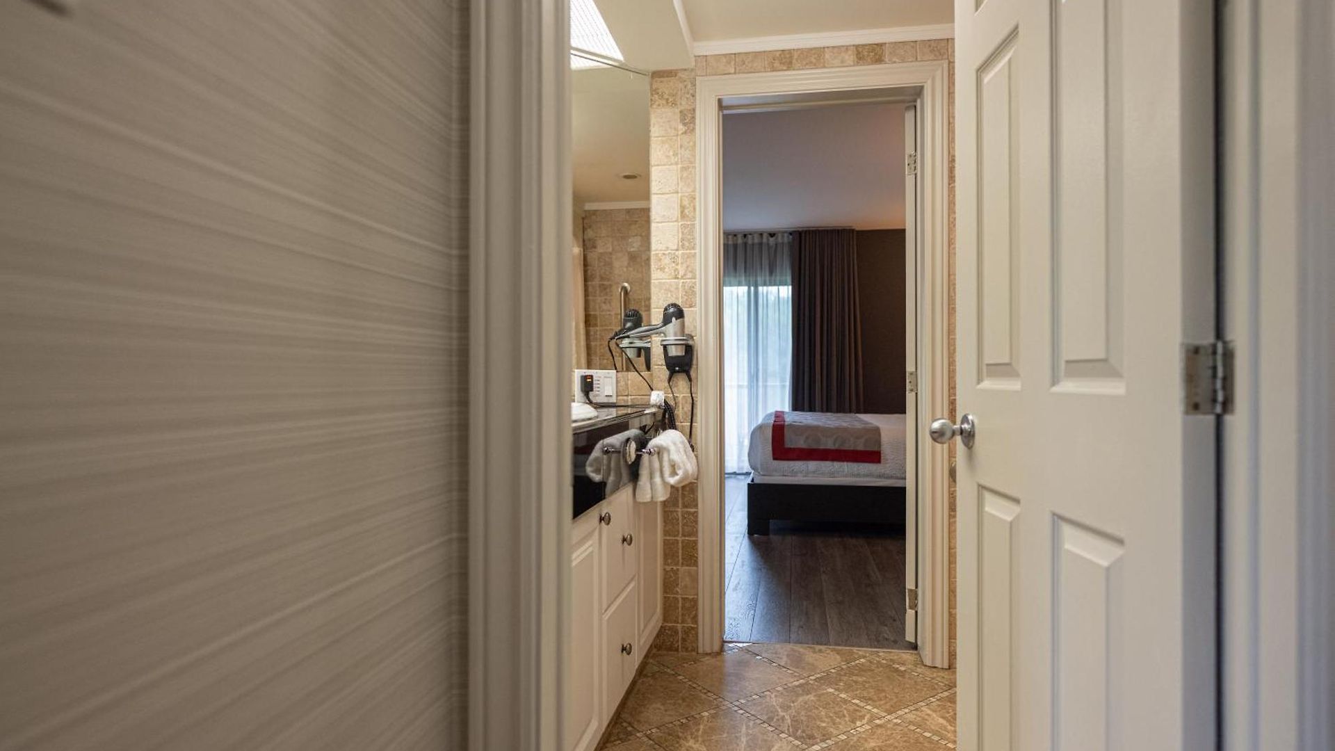 Ramada By Wyndham On The Rideau Hotel