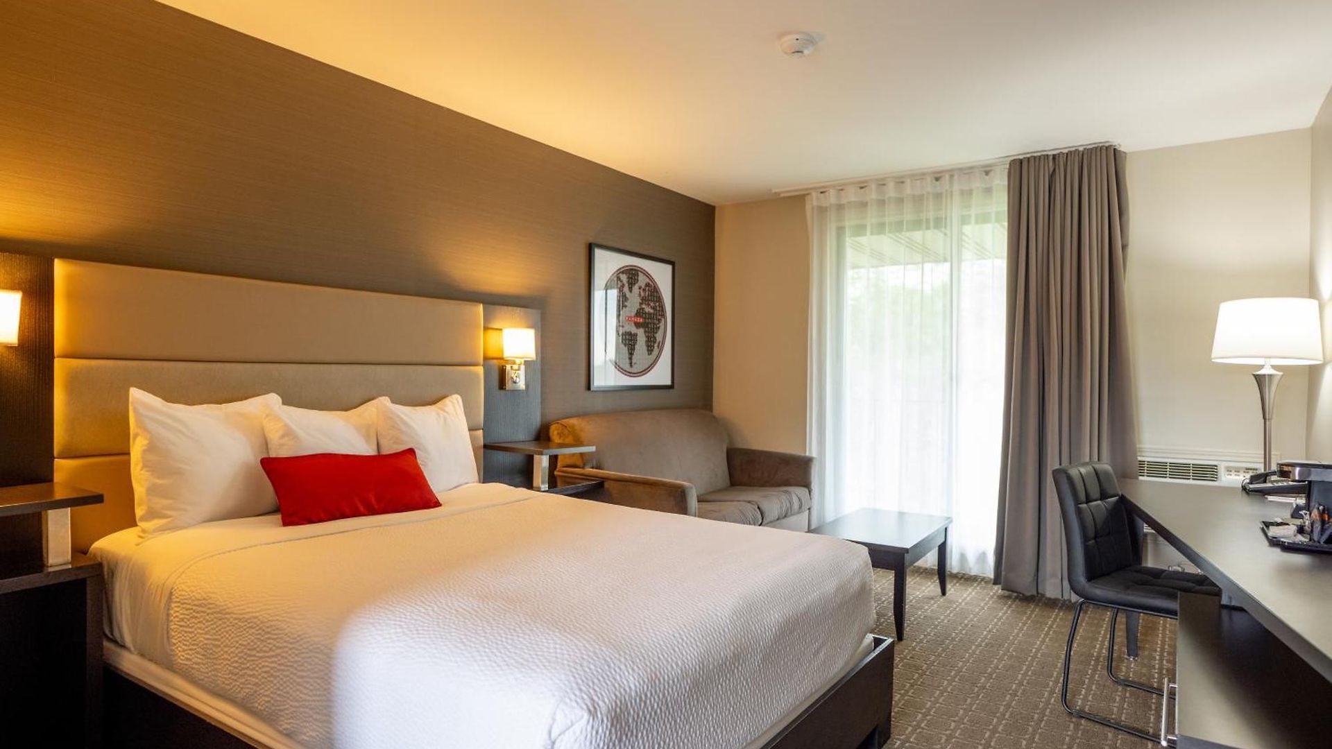 Hotel Ramada By Wyndham On The Rideau 3*