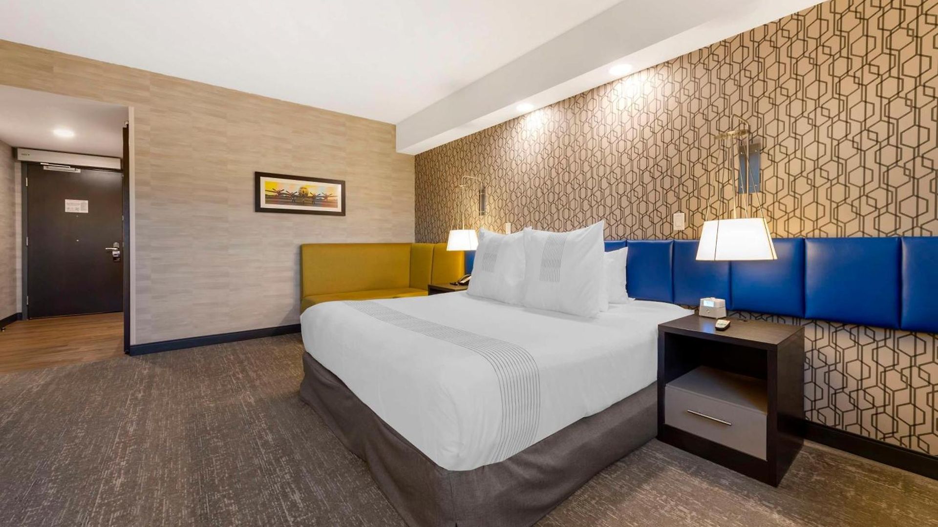 Glo Western Kanata West Hotel 3*