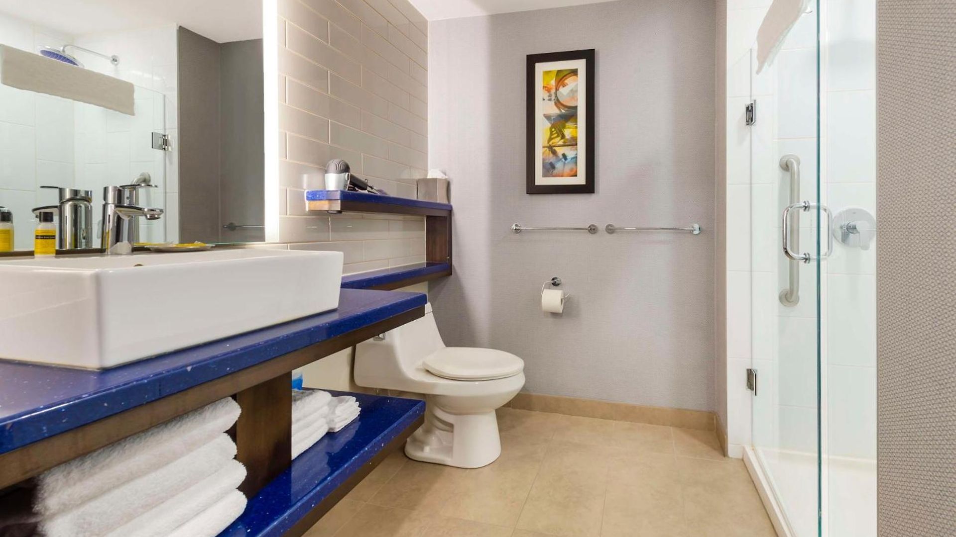 Hotel Glo Western Kanata West 3*