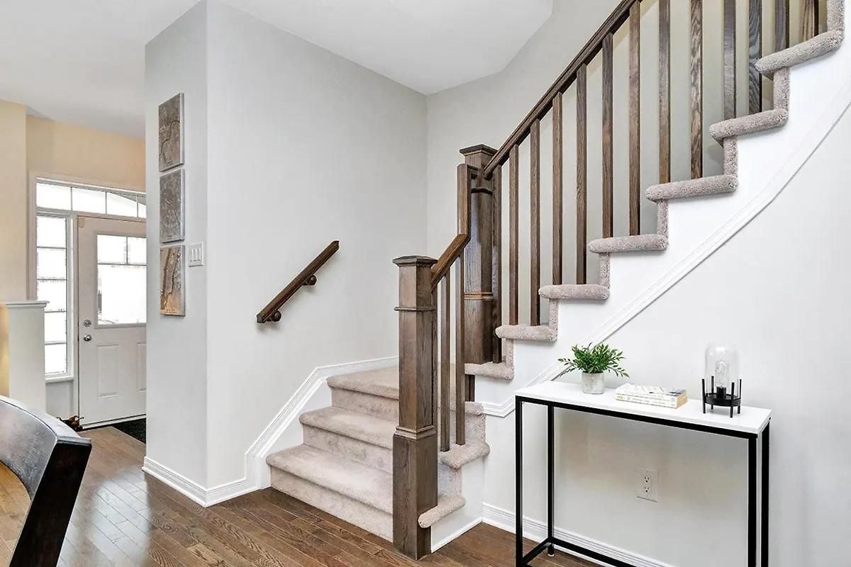 Modern Townhome Near Attractions Holiday home *