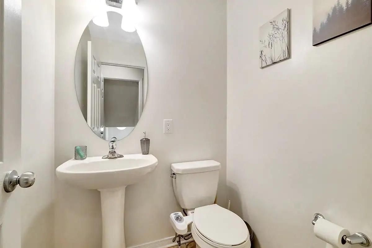Holiday home Modern Townhome Near Attractions *