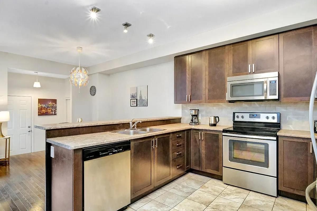 Holiday home Modern Townhome Near Attractions