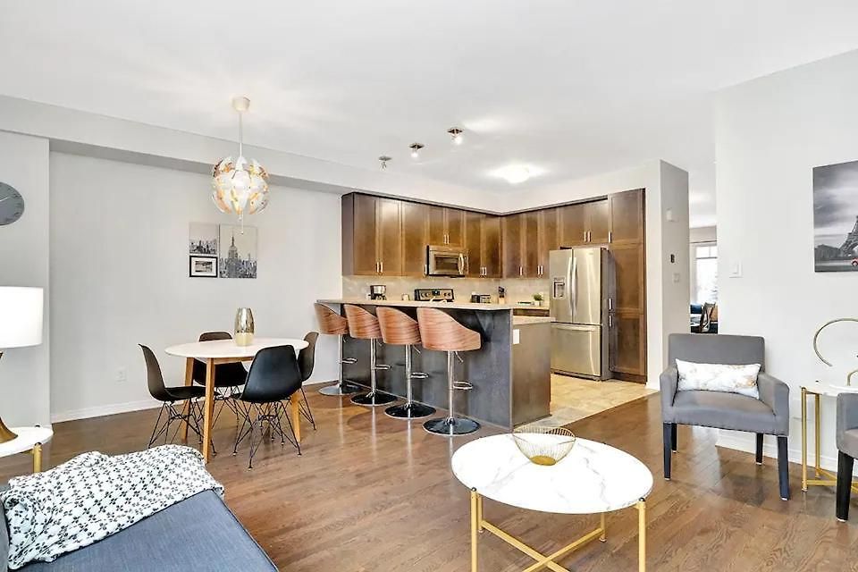 Holiday home Modern Townhome Near Attractions