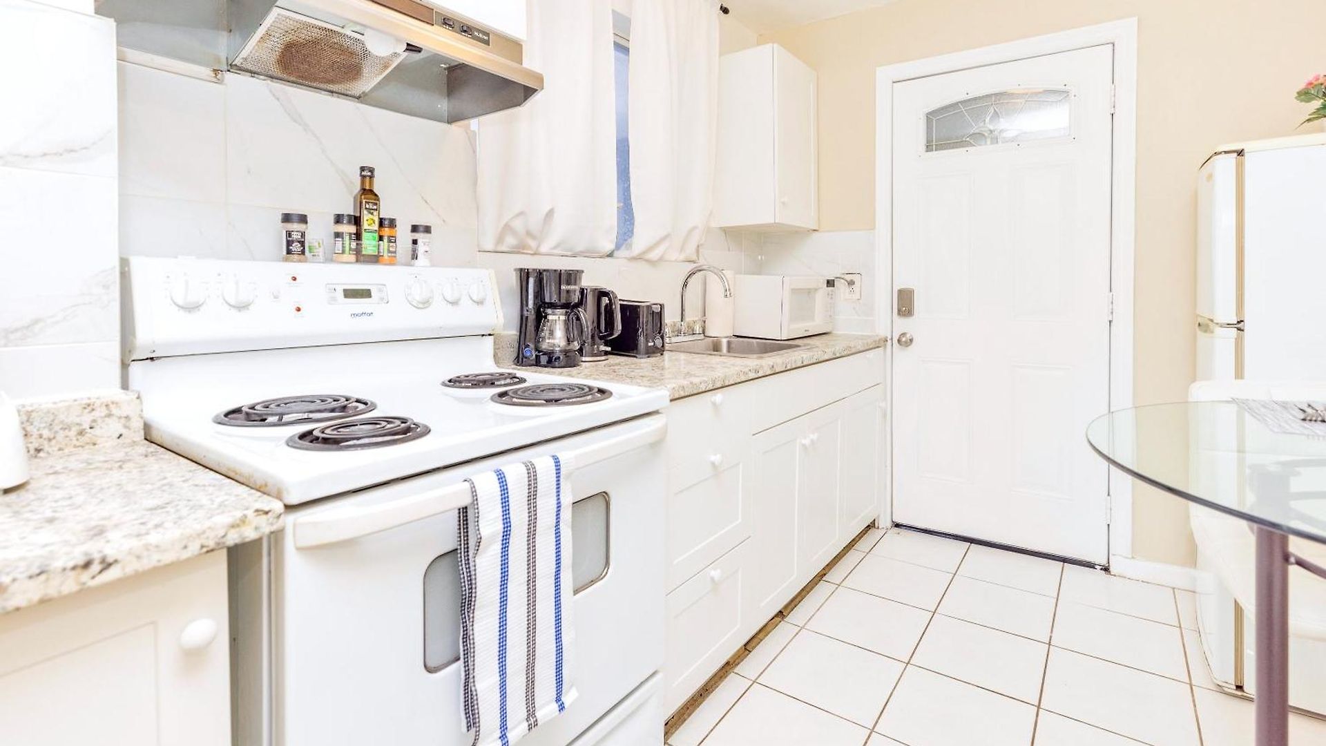 1br In Chinatown - Pet-friendly *