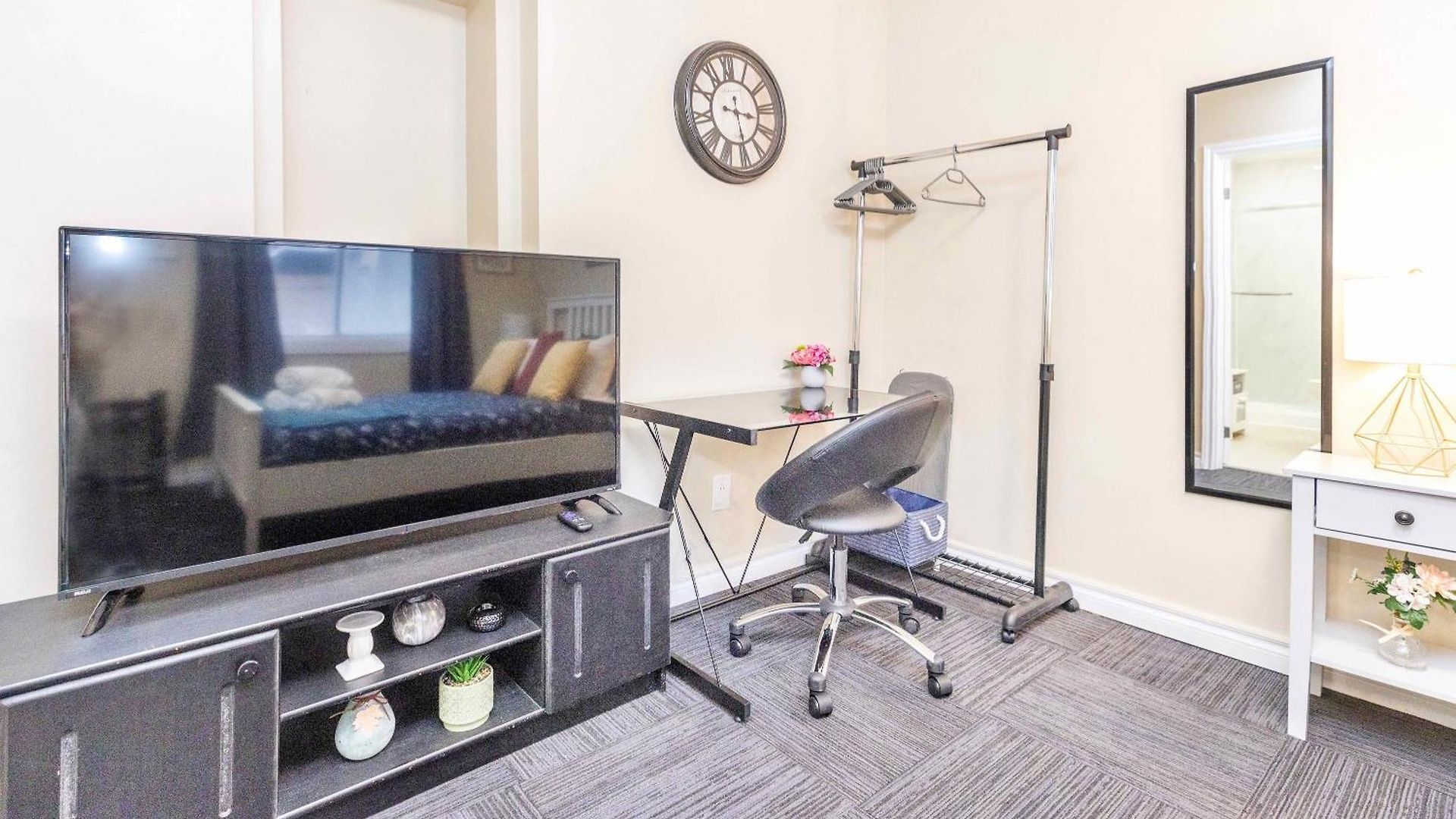 1br In Chinatown - Pet-friendly *