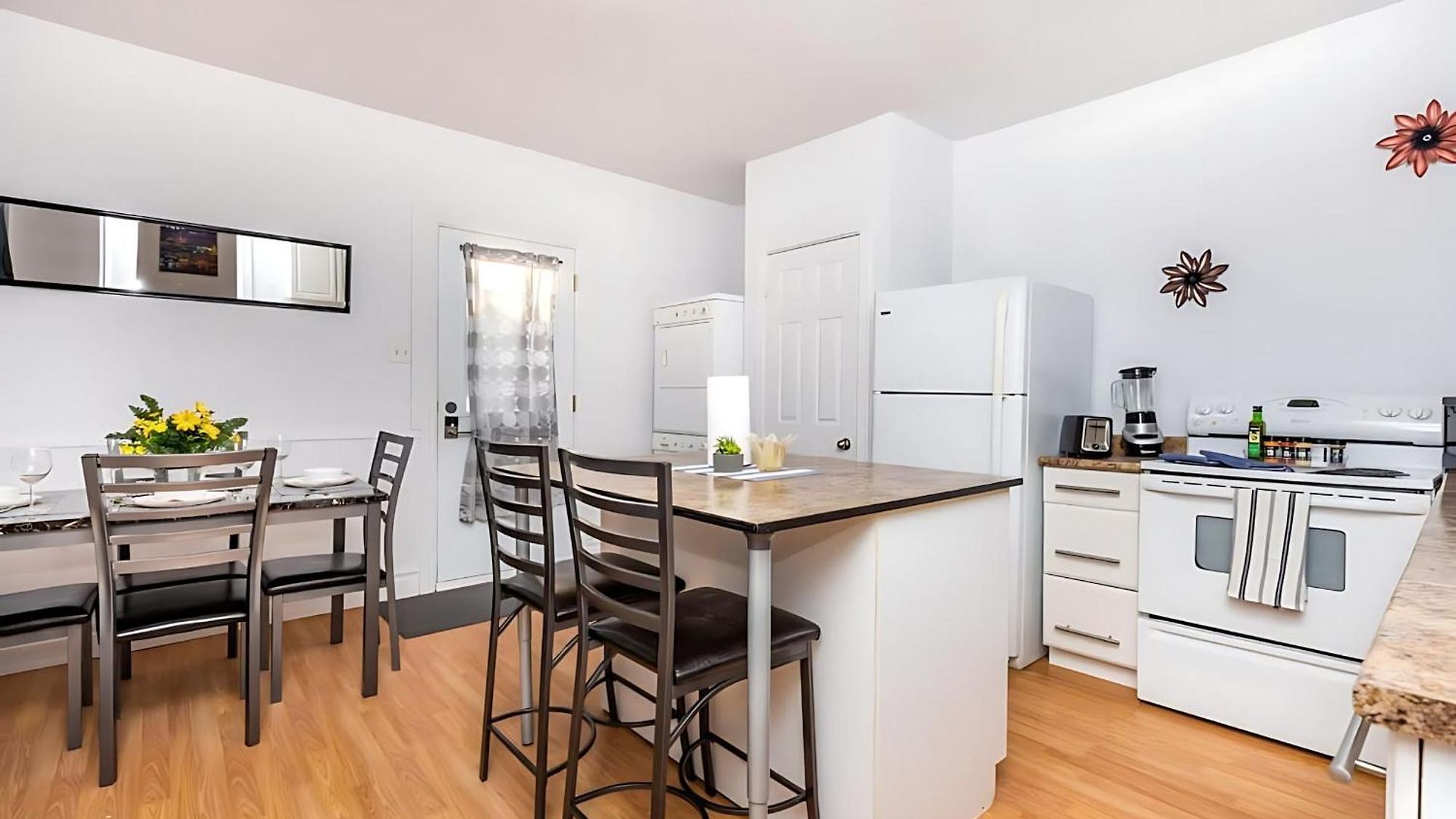 Pet-friendly - Steps To Rideau Centre Ottawa