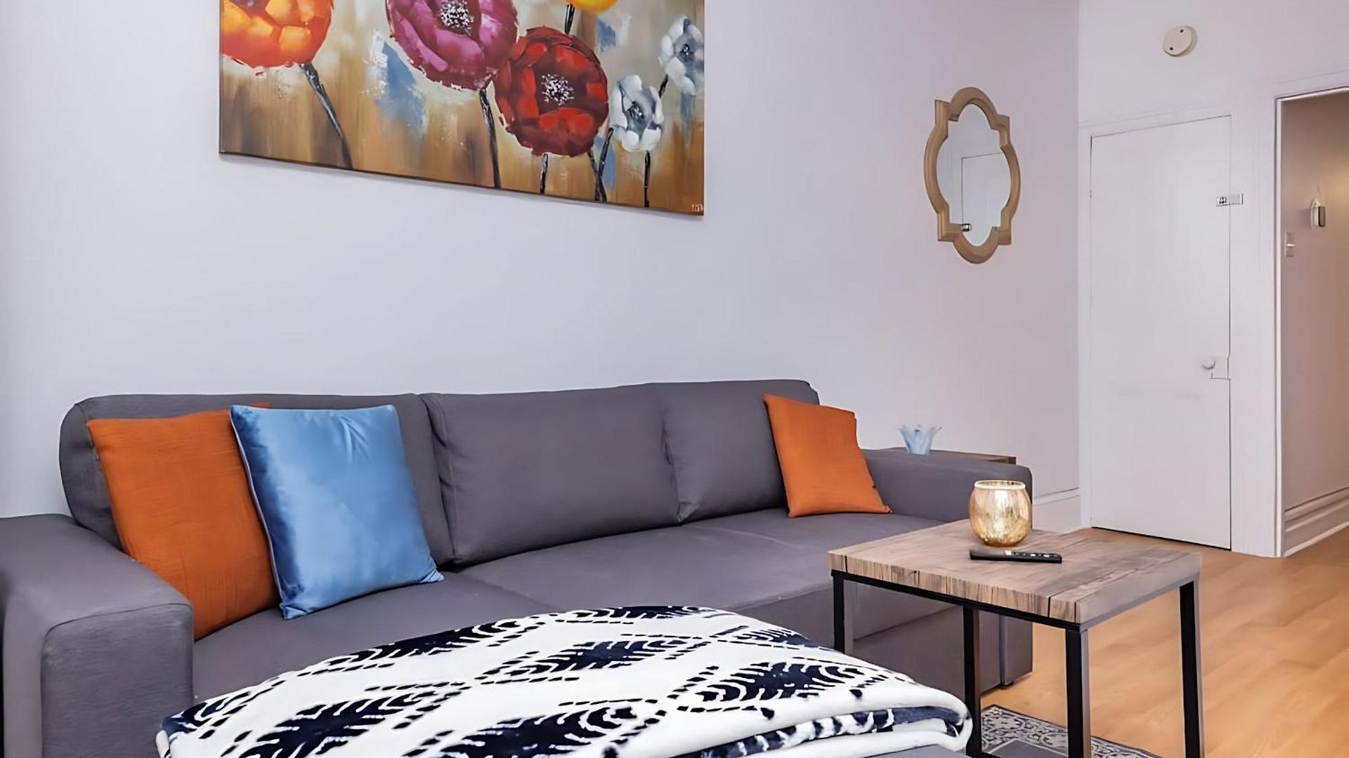 Pet-friendly - Steps To Rideau Centre Apartment
