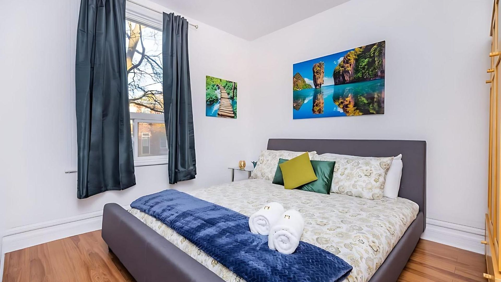 Pet-friendly - Steps To Rideau Centre Apartment
