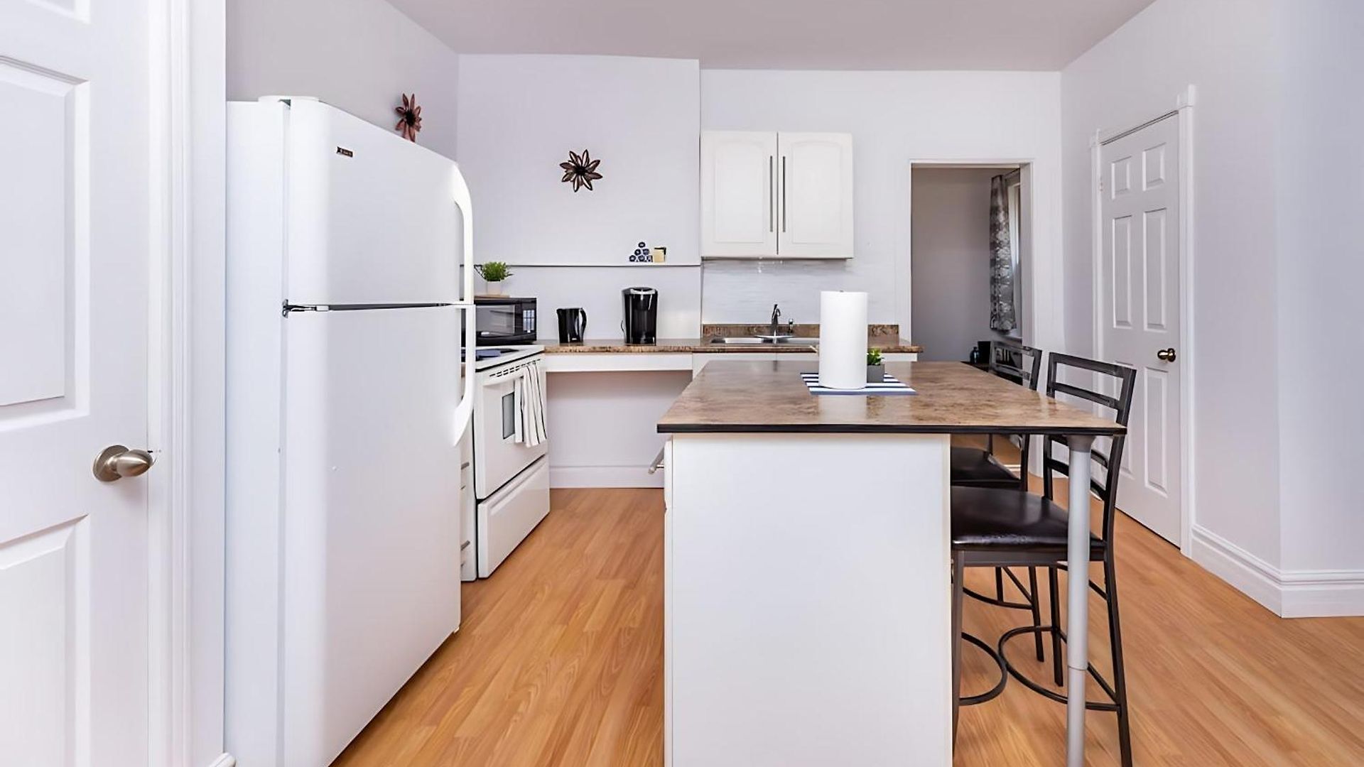 Pet-friendly - Steps To Rideau Centre Apartment *