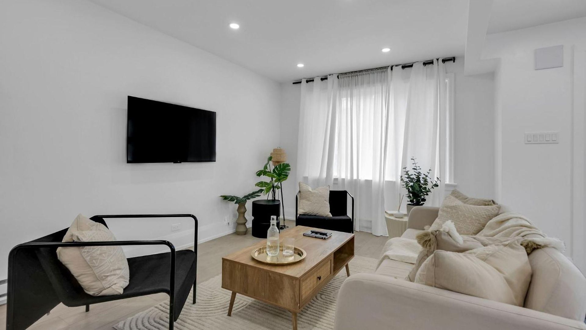 Modern 2br Near Downtown Free Parking