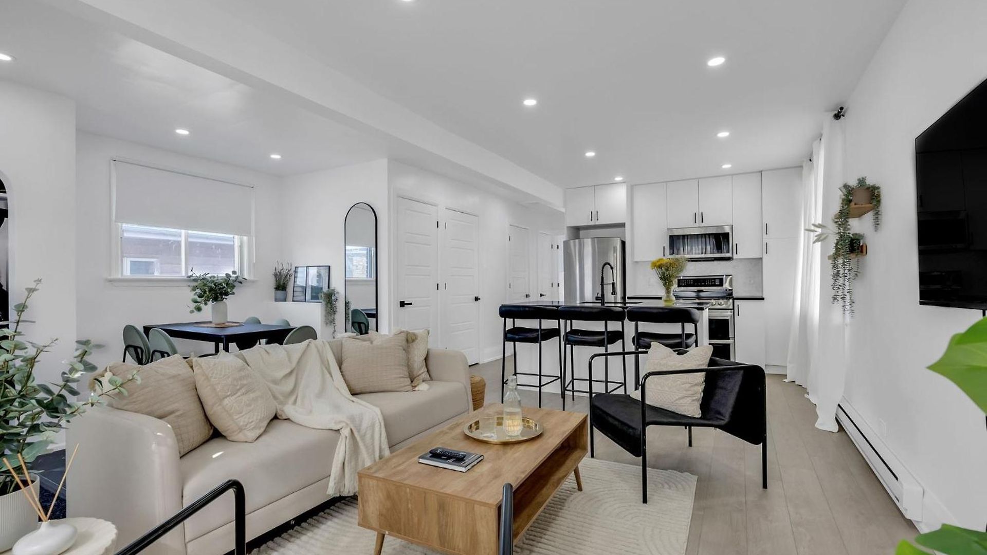Modern 2br Near Downtown Free Parking Apartment *
