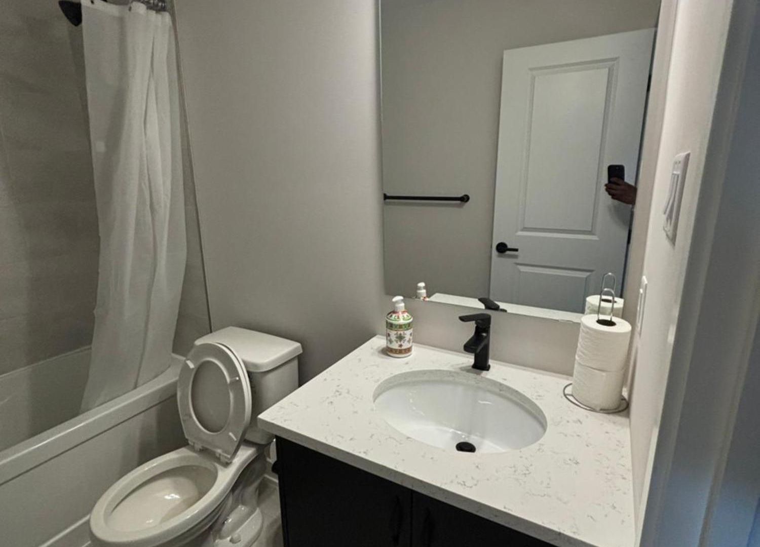 Cozy Modern In A Family Friendly Neighborhood Homestay