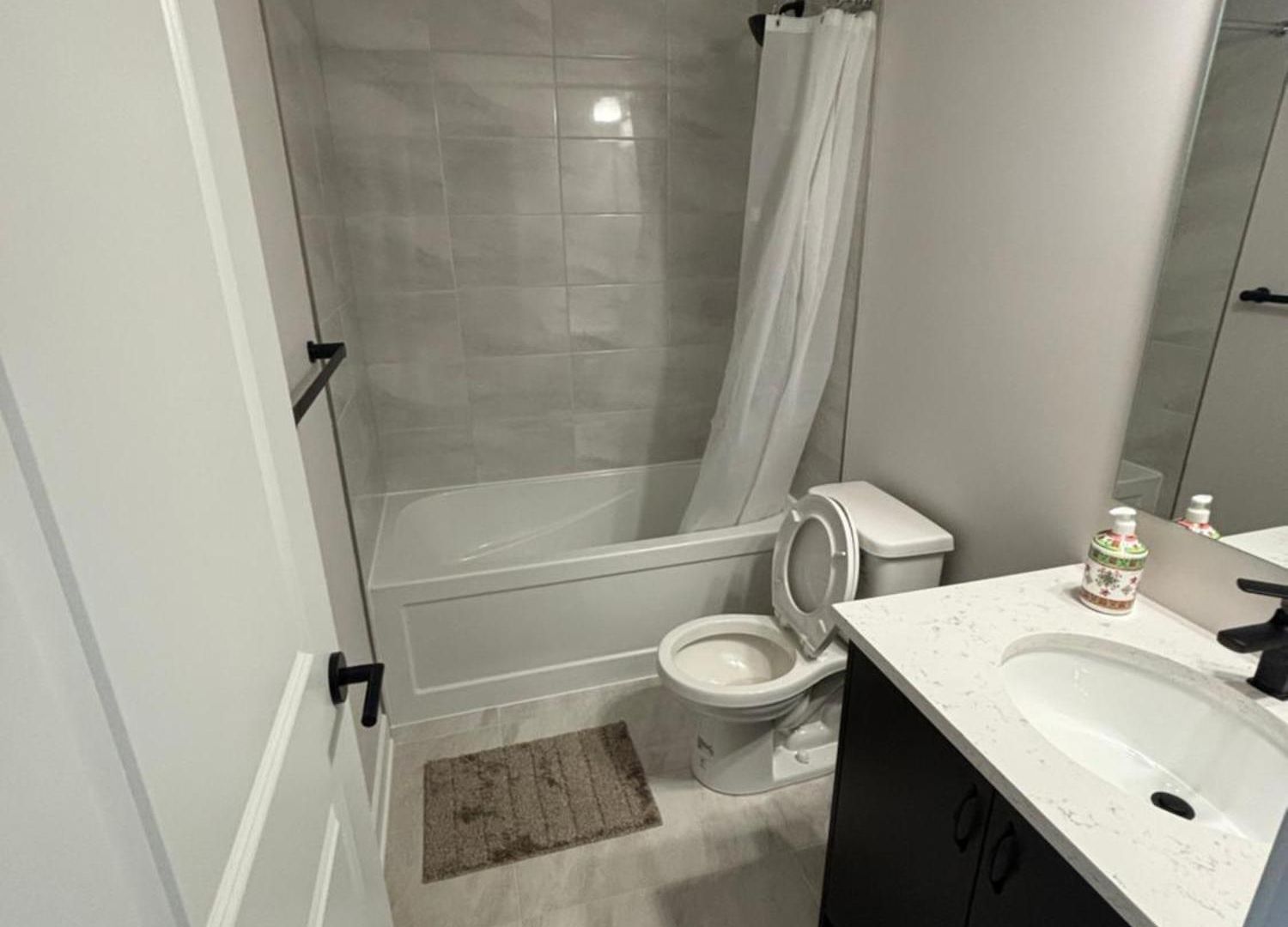 Cozy Modern In A Family Friendly Neighborhood Homestay Ottawa