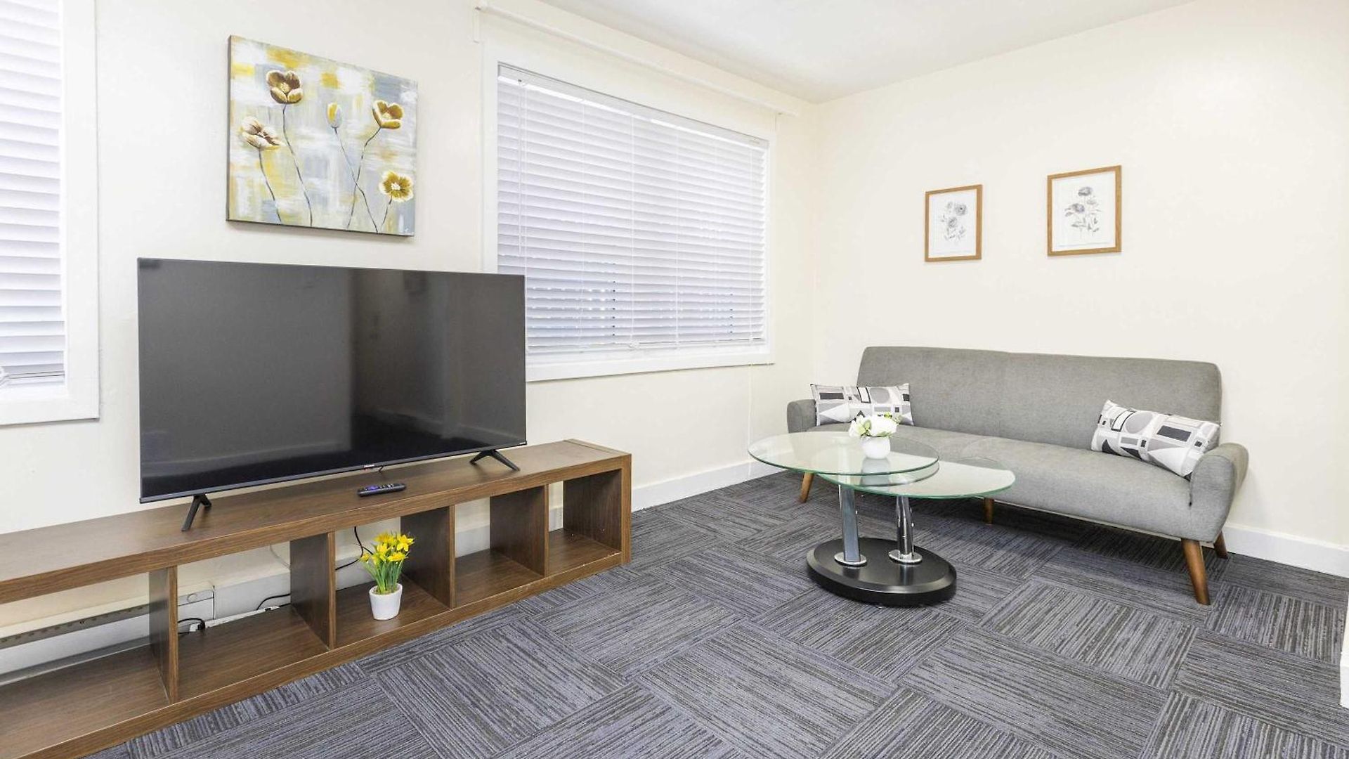 Pet-friendly Studio Unit In Chinatown * Ottawa