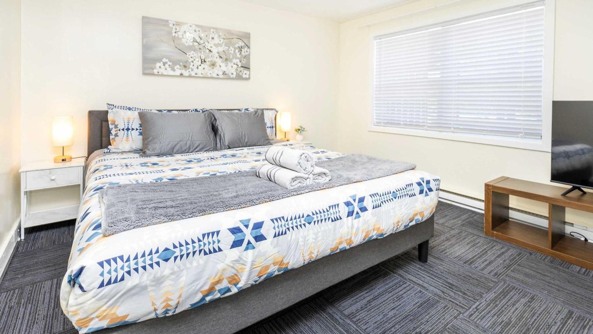 Pet-friendly Studio Unit In Chinatown Ottawa